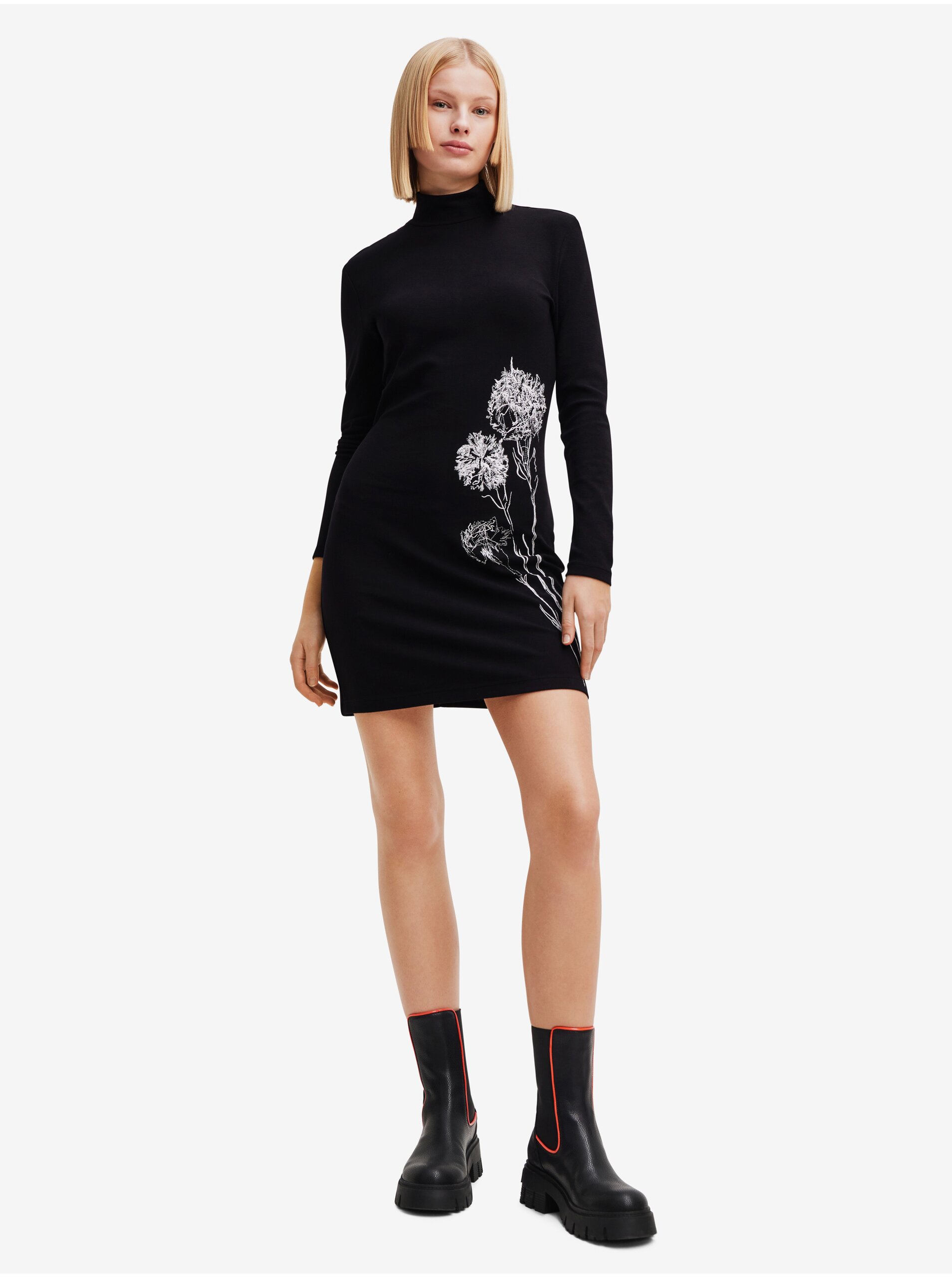 E-shop Černé dámské květované šaty Desigual Jonquera - Lacroix