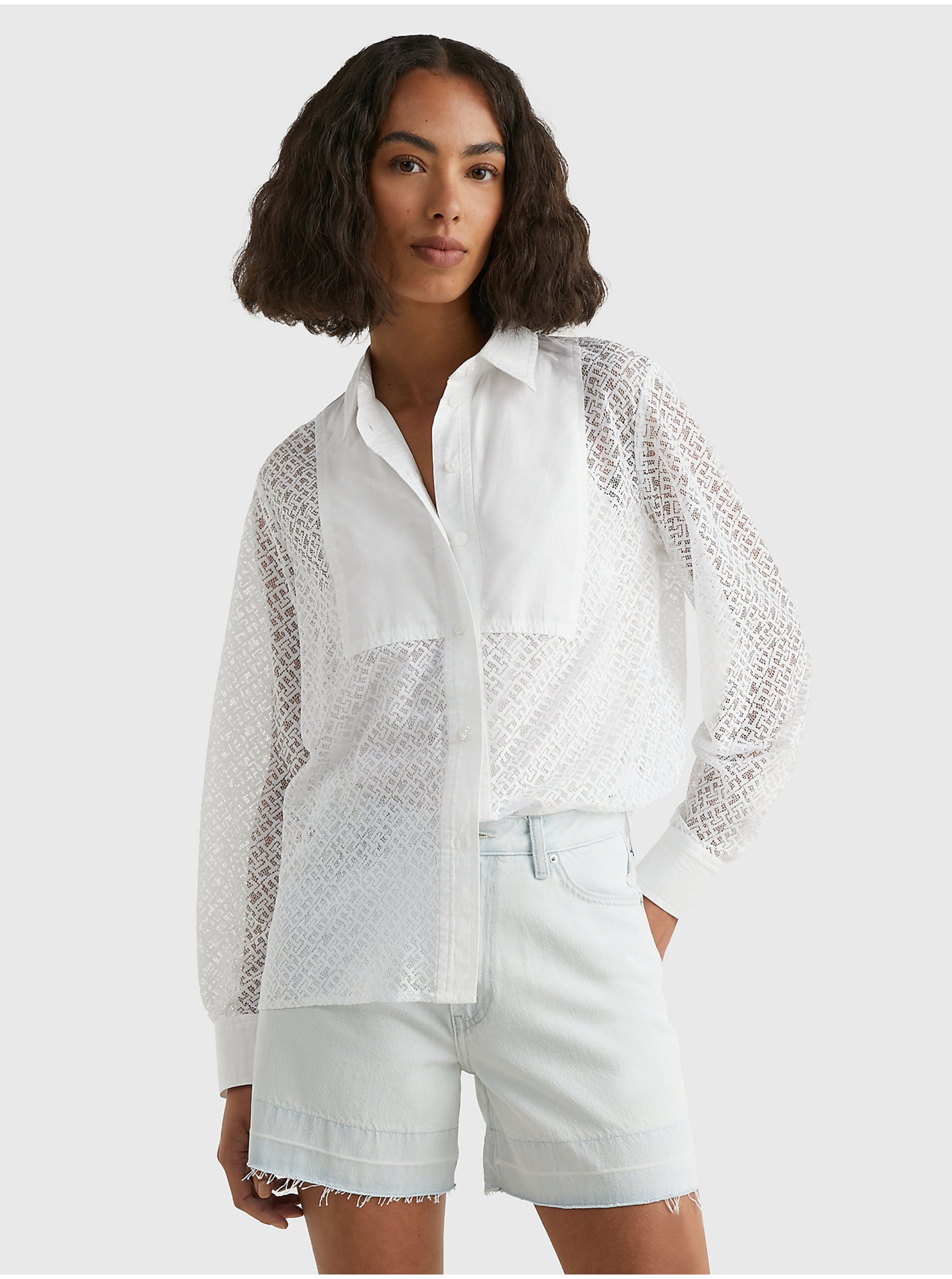 E-shop Biela dámska krajková vzorovaná košeľa Tommy Hilfiger