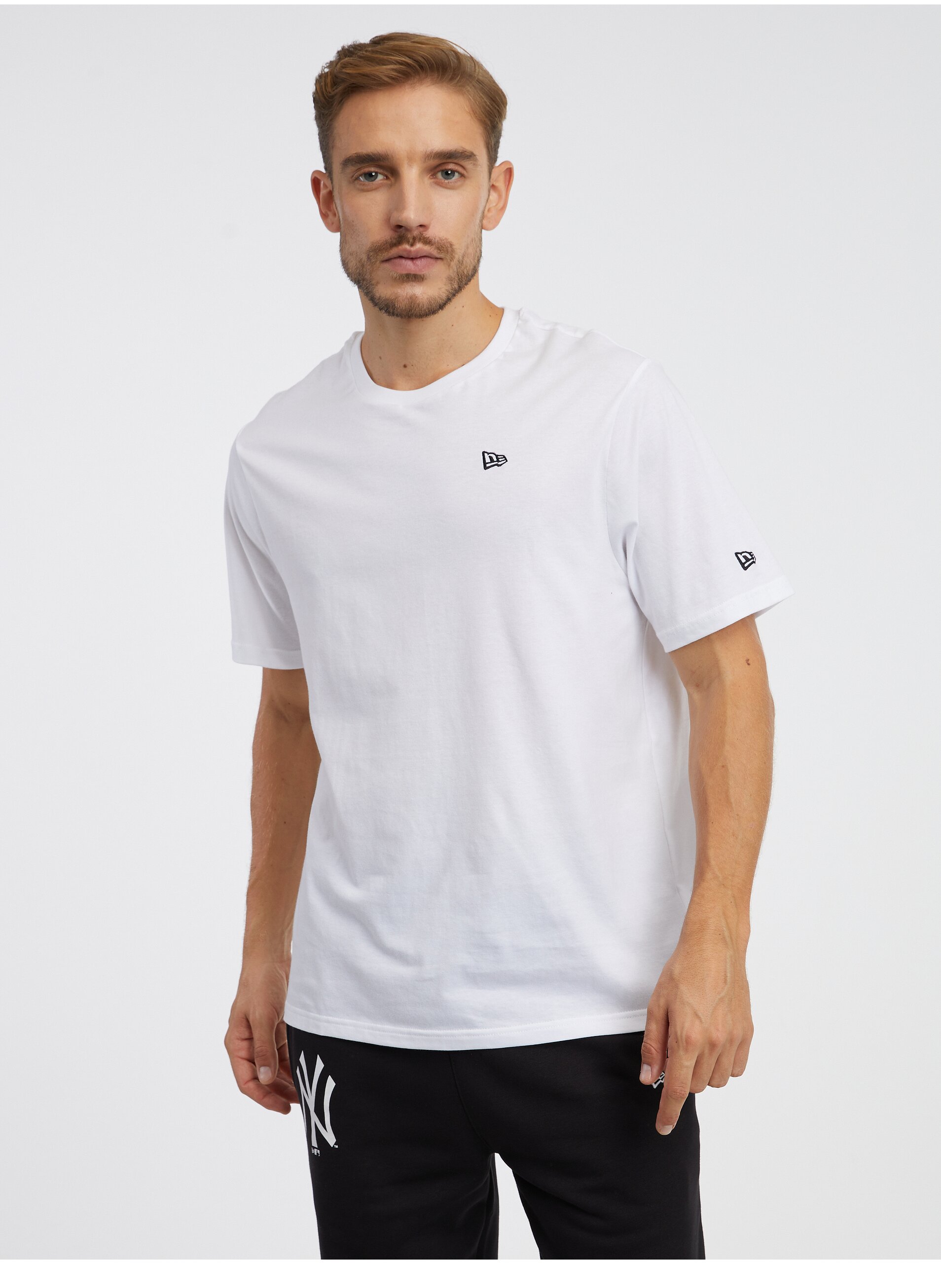 E-shop Bílé pánské tričko New Era Essentials