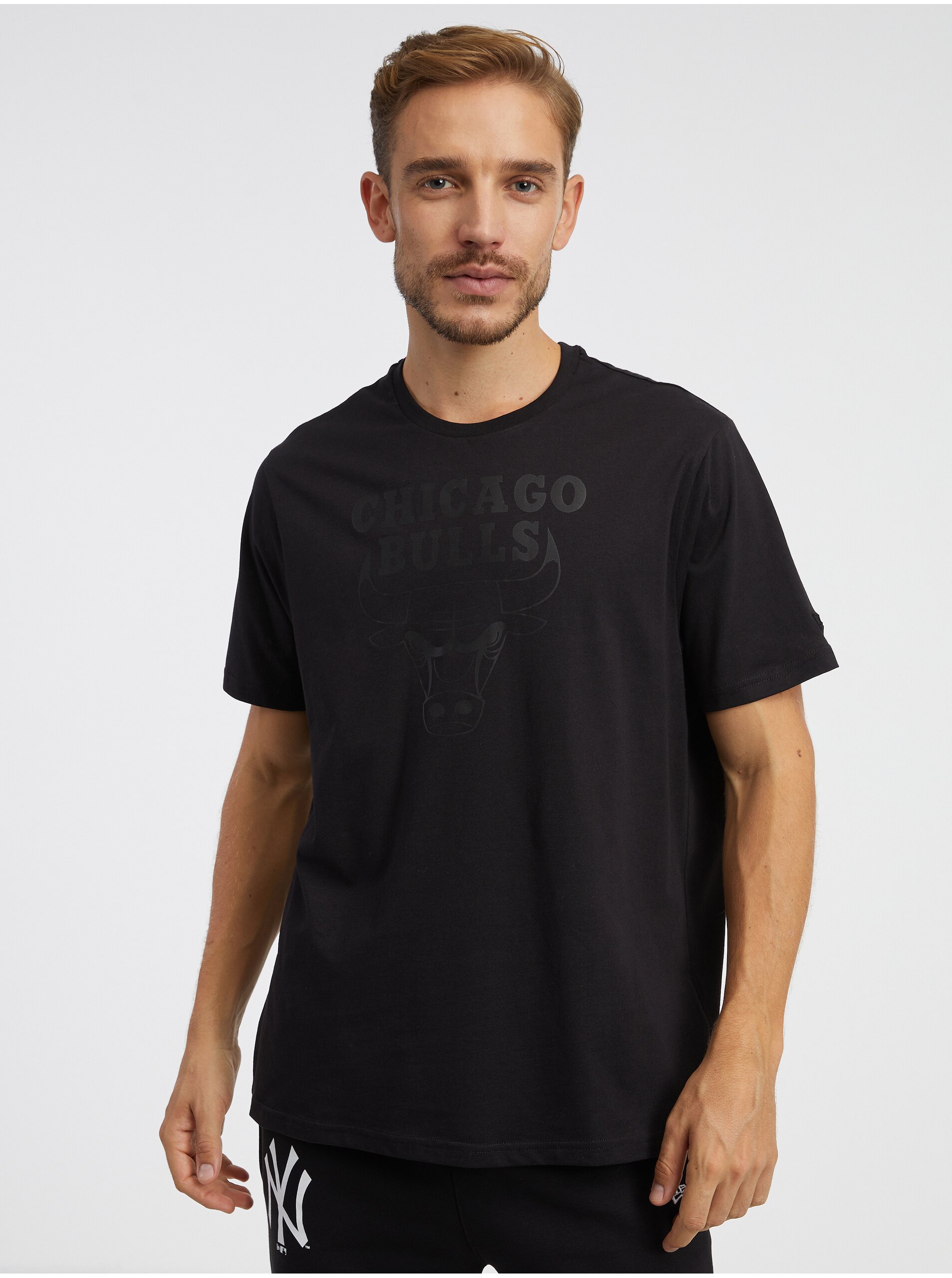 E-shop Čierne pánske tričko New Era Chibul