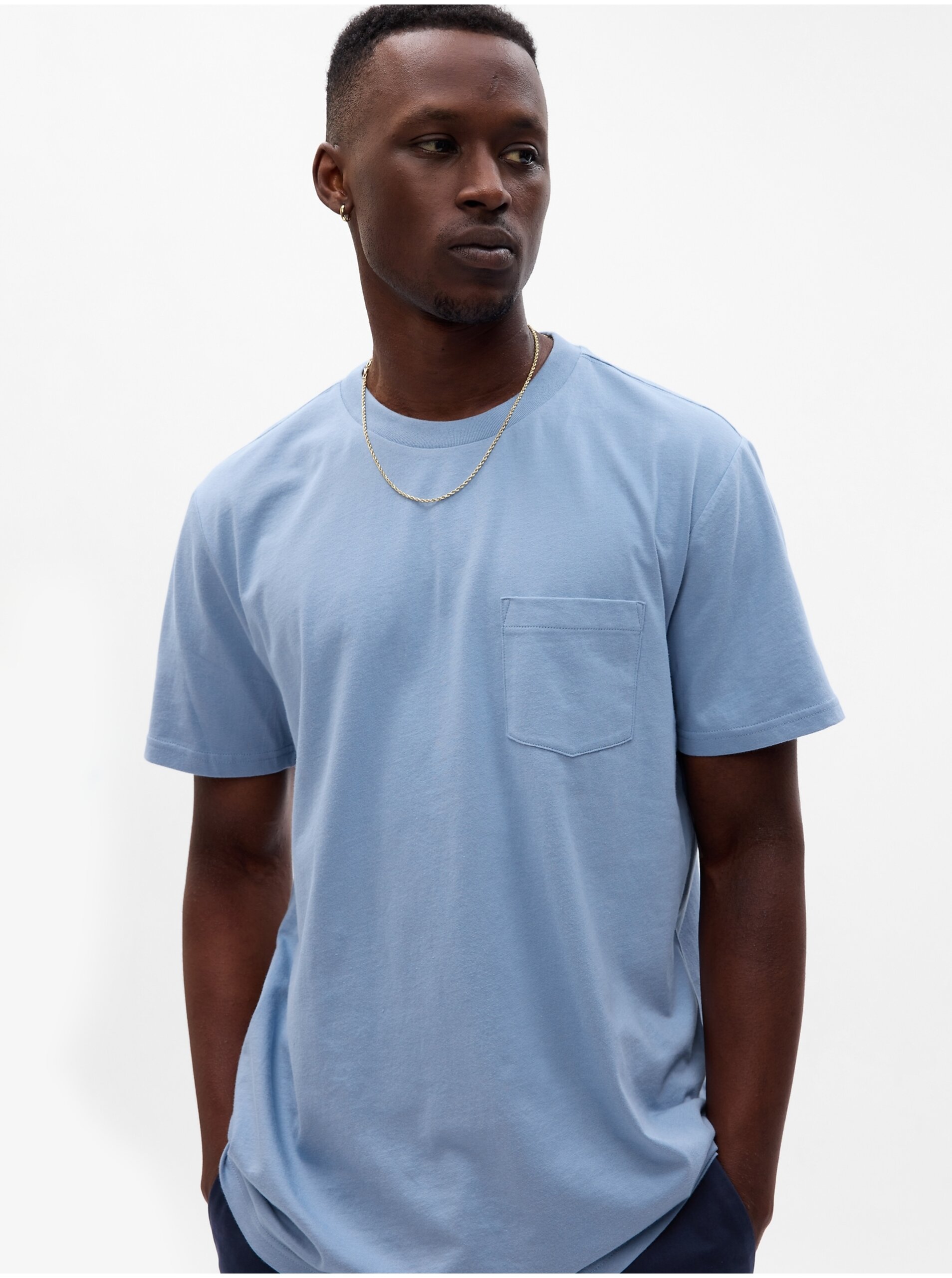 E-shop Světle modré pánské tričko s kapsičkou GAP