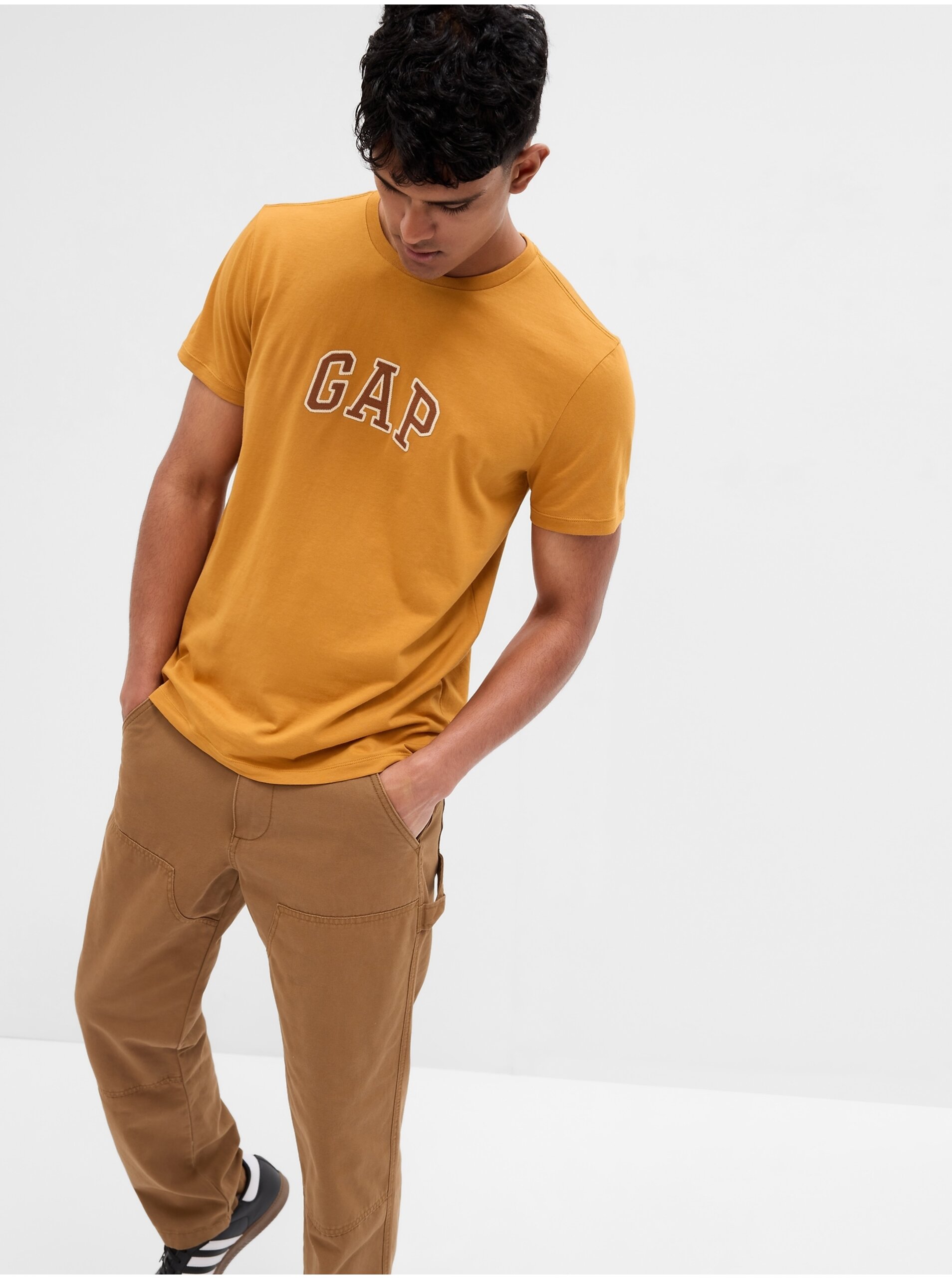 Levně Žluté pánské tričko s logem GAP