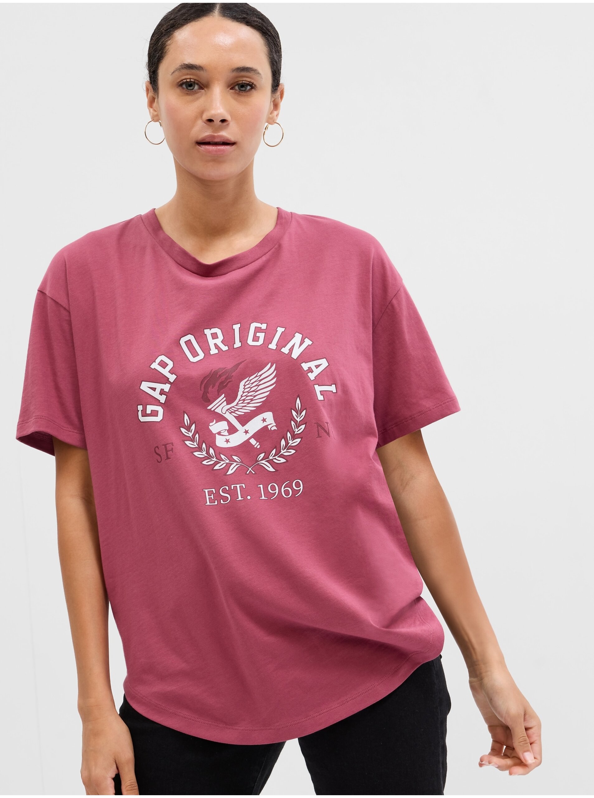 Levně Tmavě růžové dámské tričko s potiskem GAP