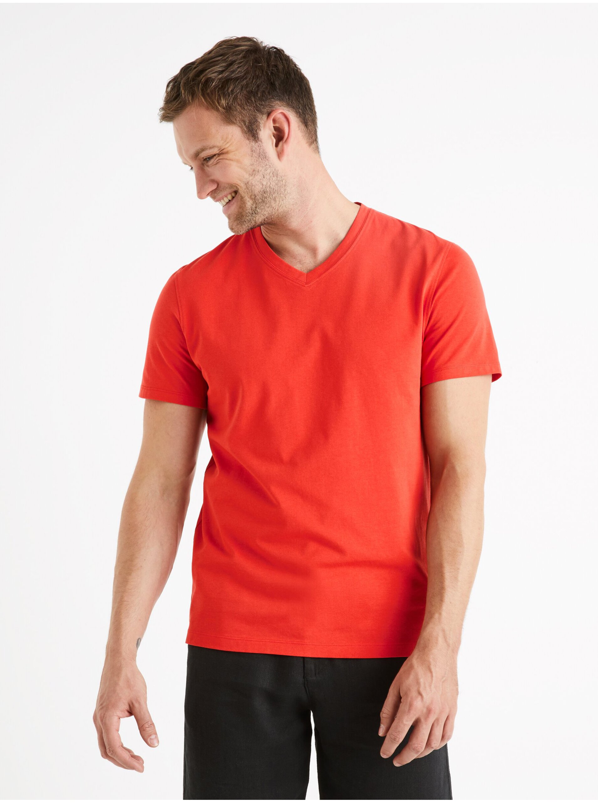 Levně Červené pánské basic tričko Celio Debasev