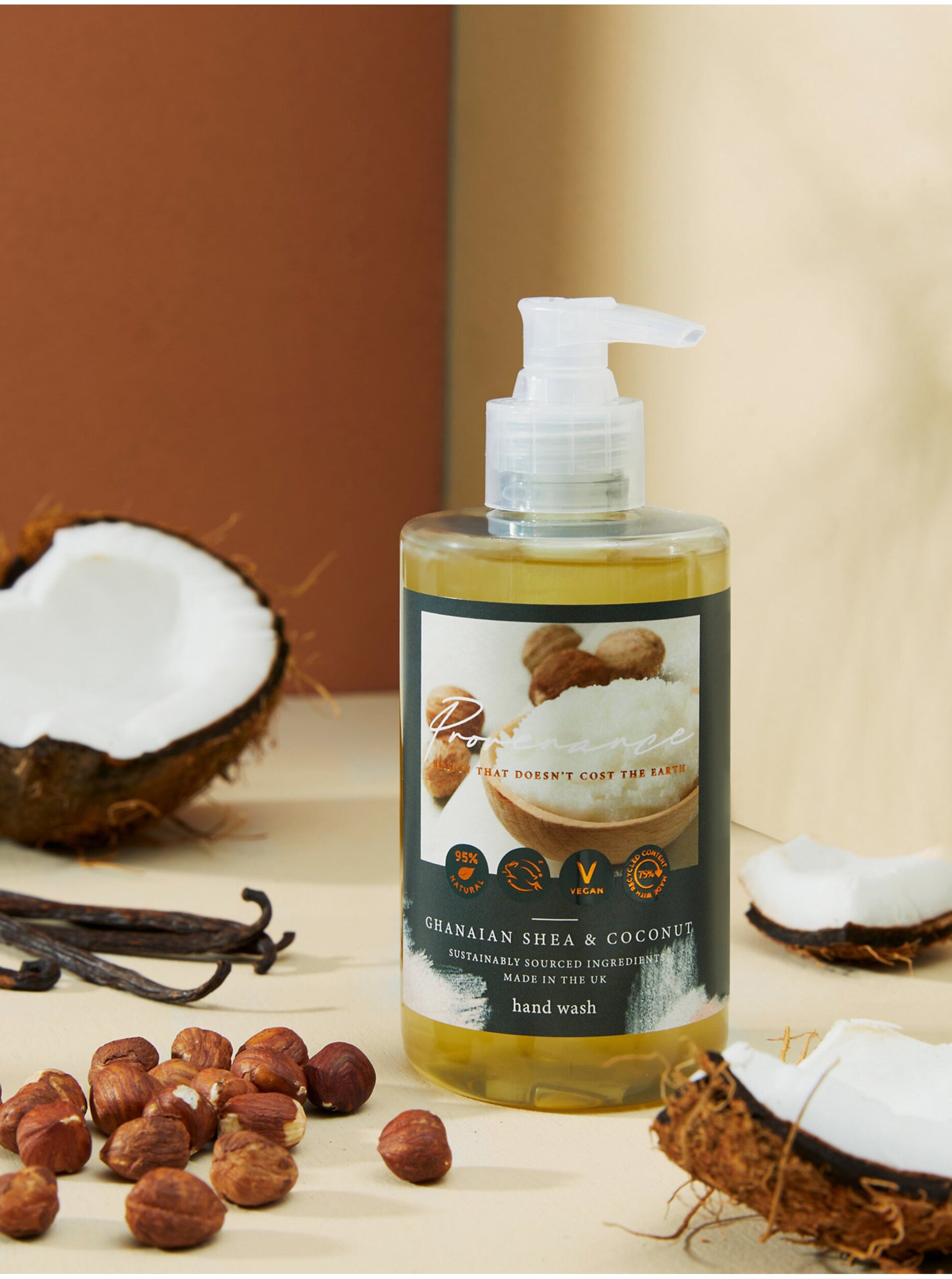 Lacno Tekuté mydlo s bambuckým maslom a kokosovou vodou z kolekcie Provenance Marks & Spencer (250 ml)