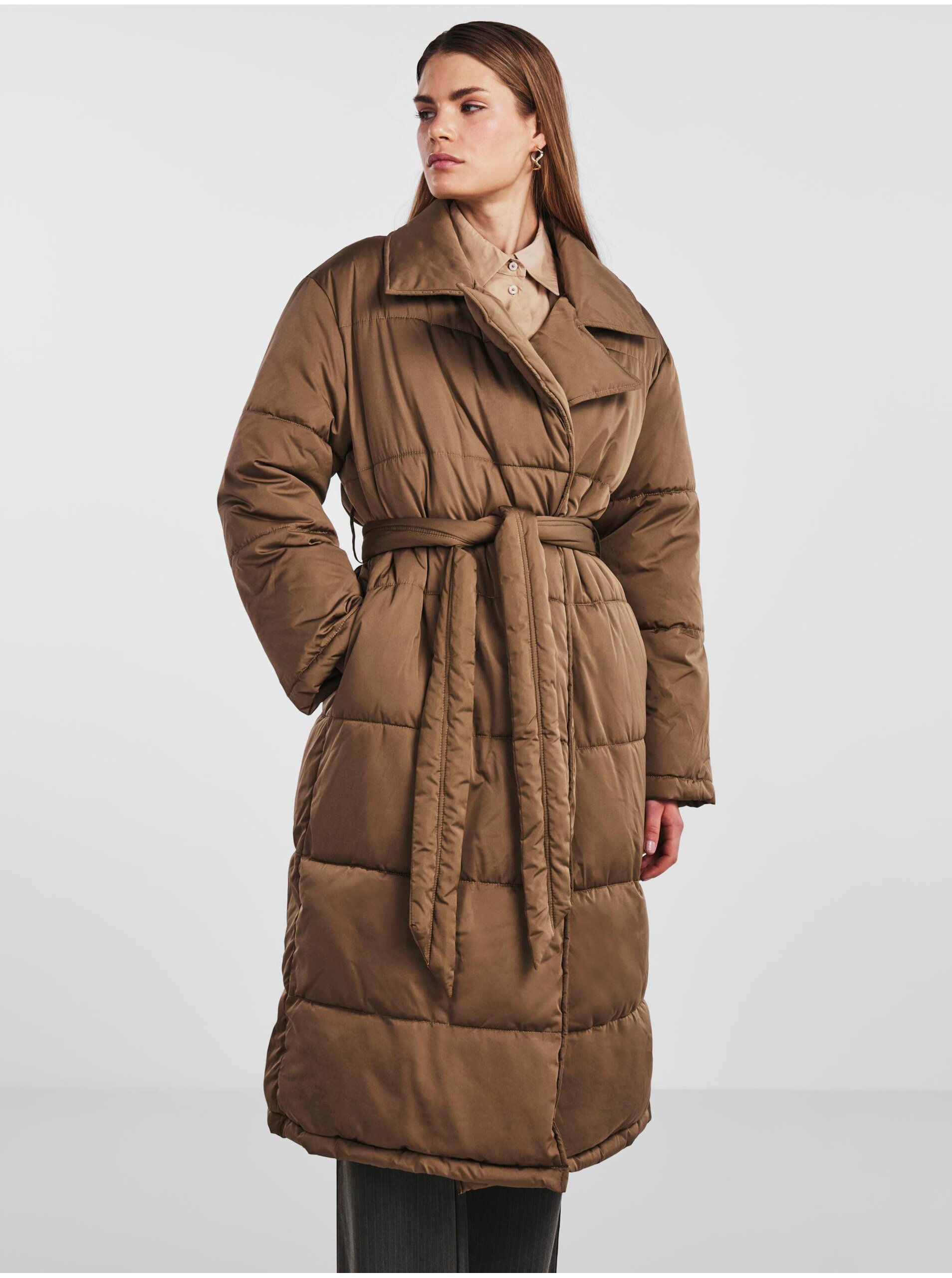 Levně Hnědý dámský prošívaný oversize kabát Y.A.S Luffa
