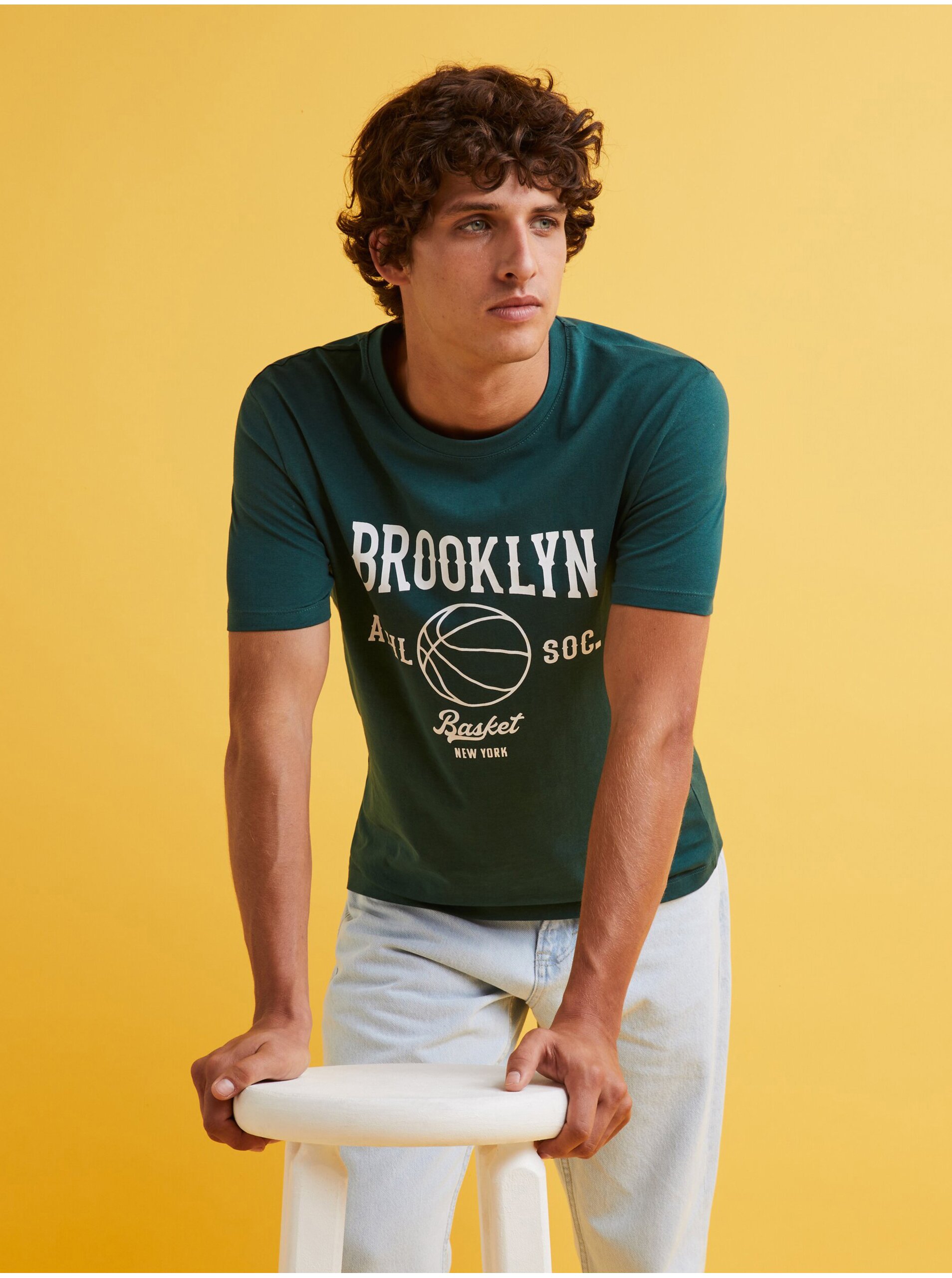 E-shop Tmavě zelené pánské tričko Celio Feklyn