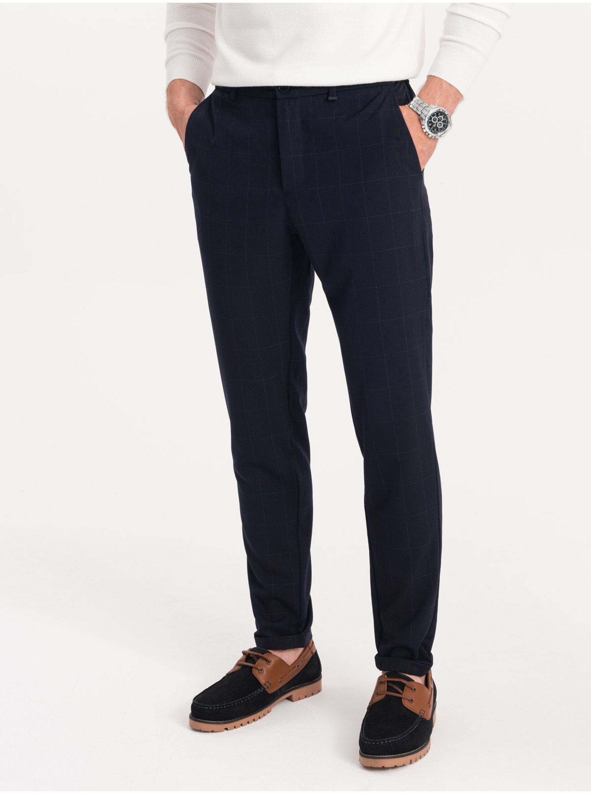 E-shop Tmavě modré pánské kostkované kalhoty Ombre Clothing