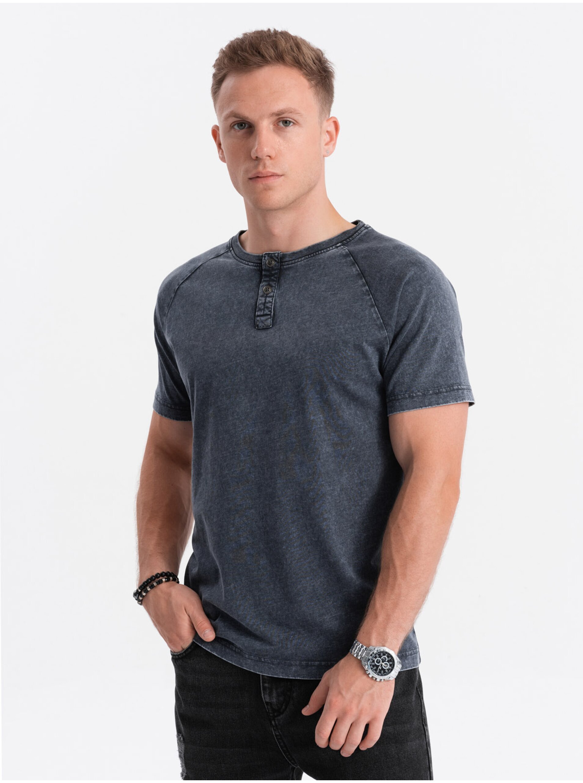 E-shop Tmavě modré pánské basic tričko s knoflíky Ombre Clothing