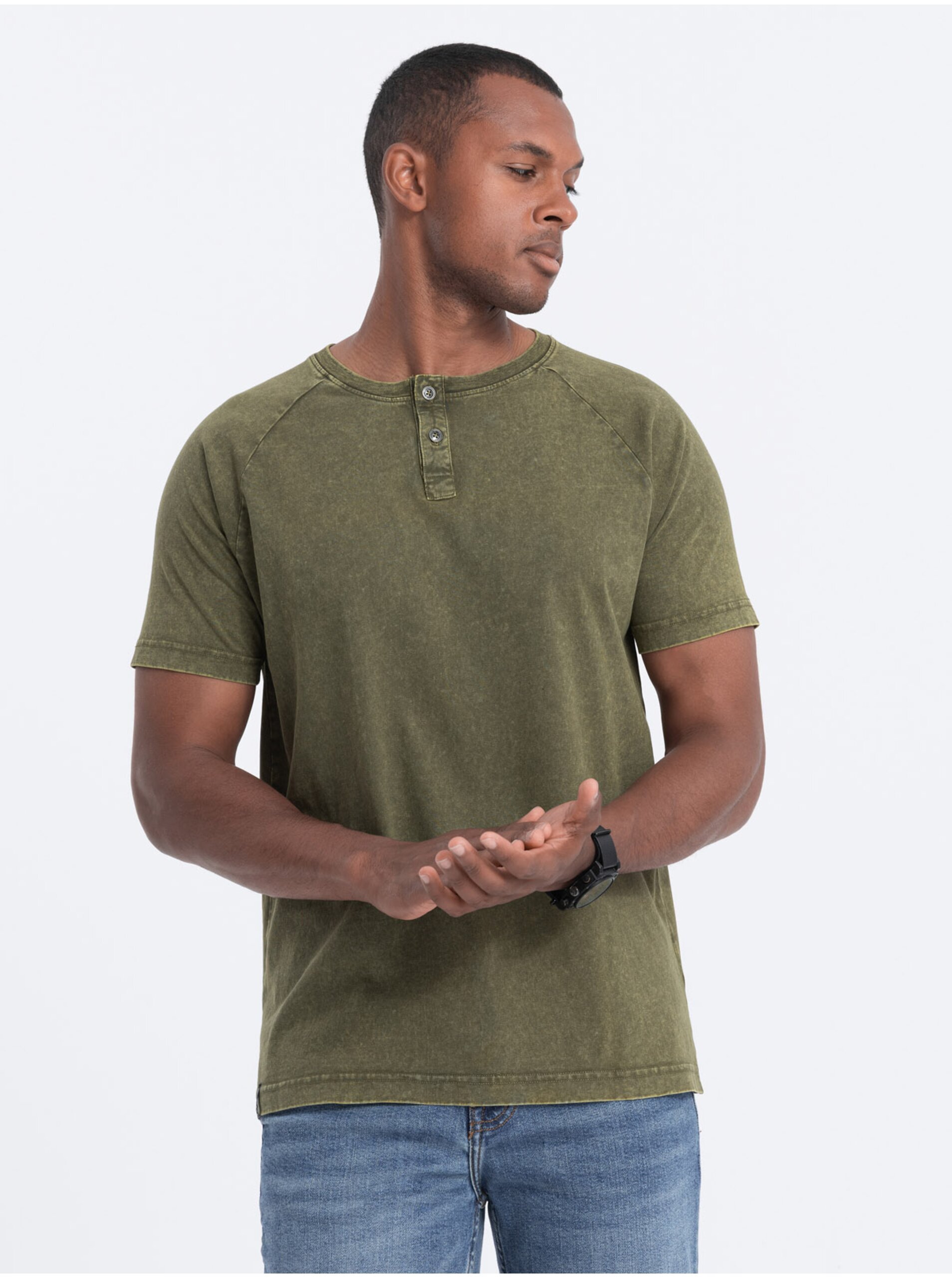 Levně Khaki pánské basic tričko s knoflíky Ombre Clothing