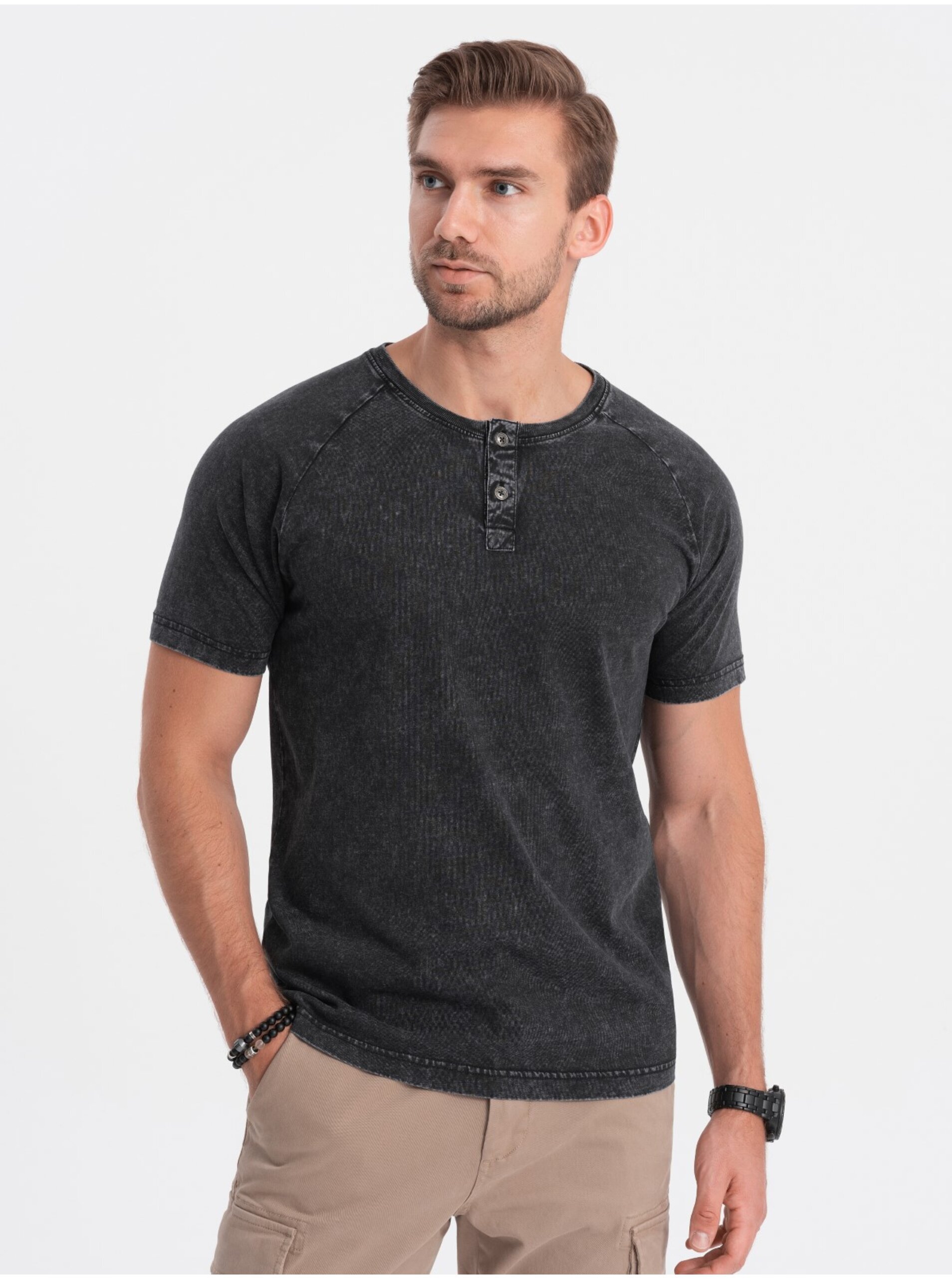 Levně Černé pánské basic tričko s knoflíky Ombre Clothing