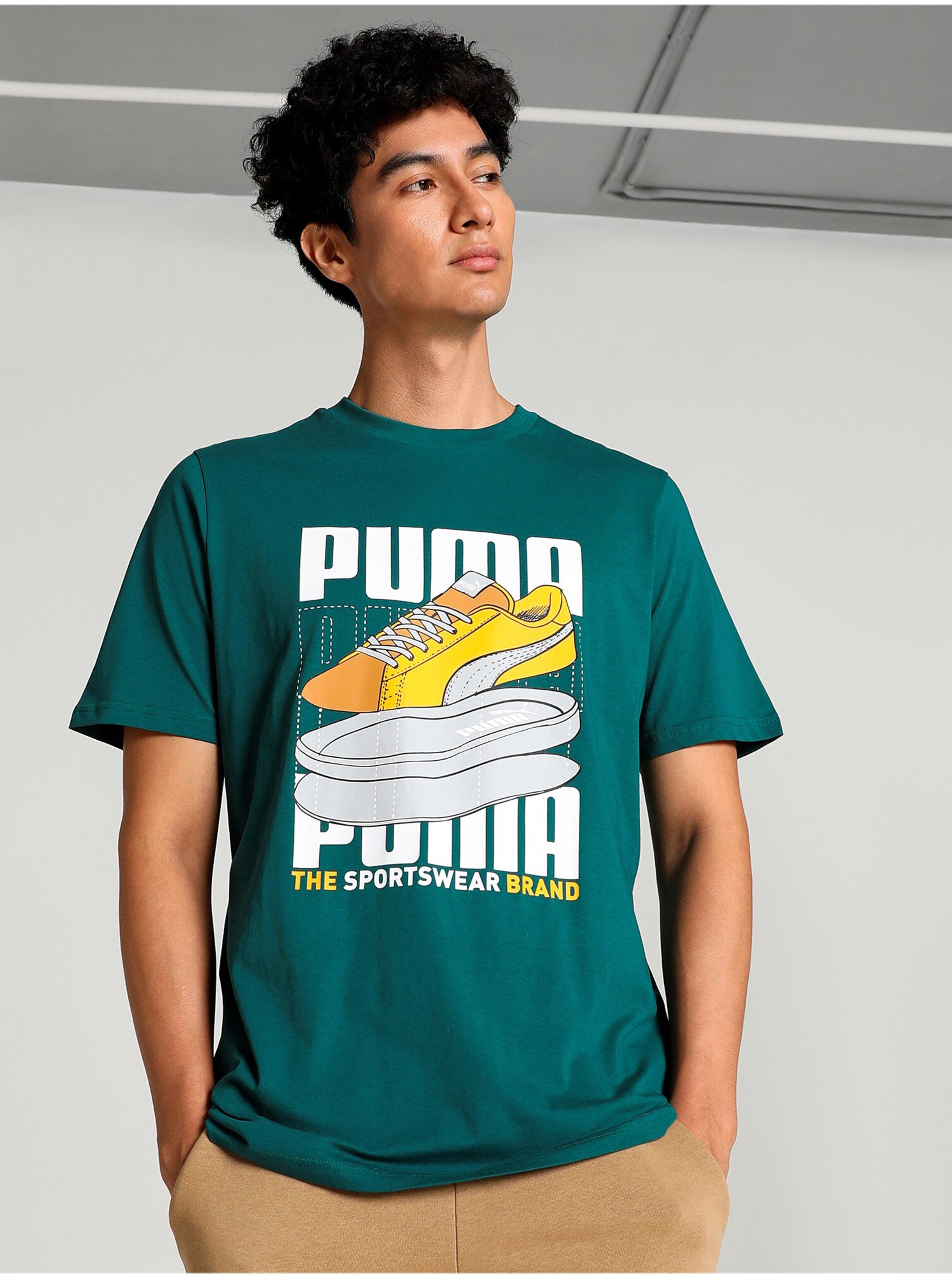 Levně Zelené pánské tričko Puma Sneaker