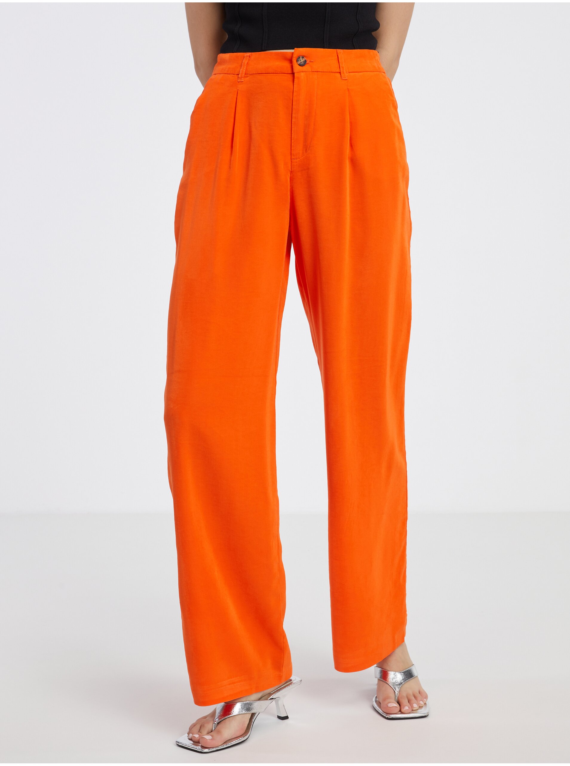 Lacno Oranžové dámske nohavice ONLY Aris