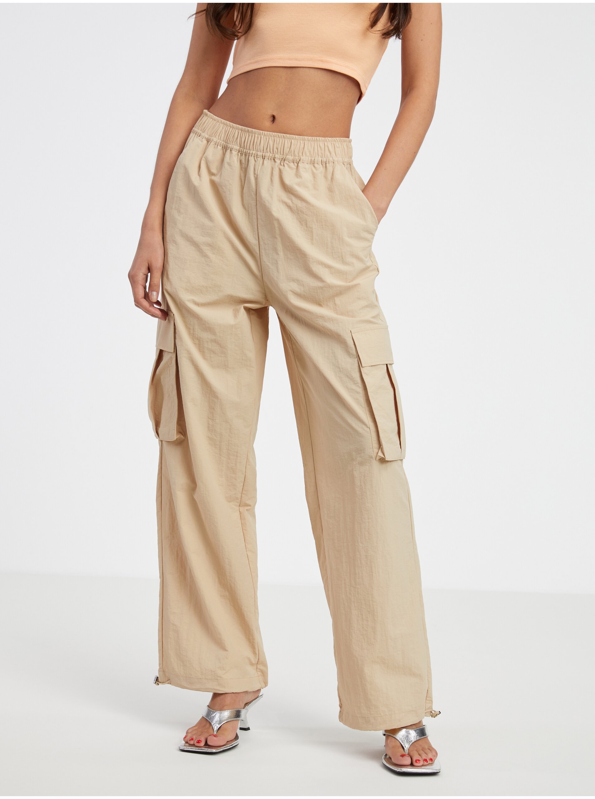 E-shop Béžové dámske šusťákové nohavice s vreckami ONLY Karin