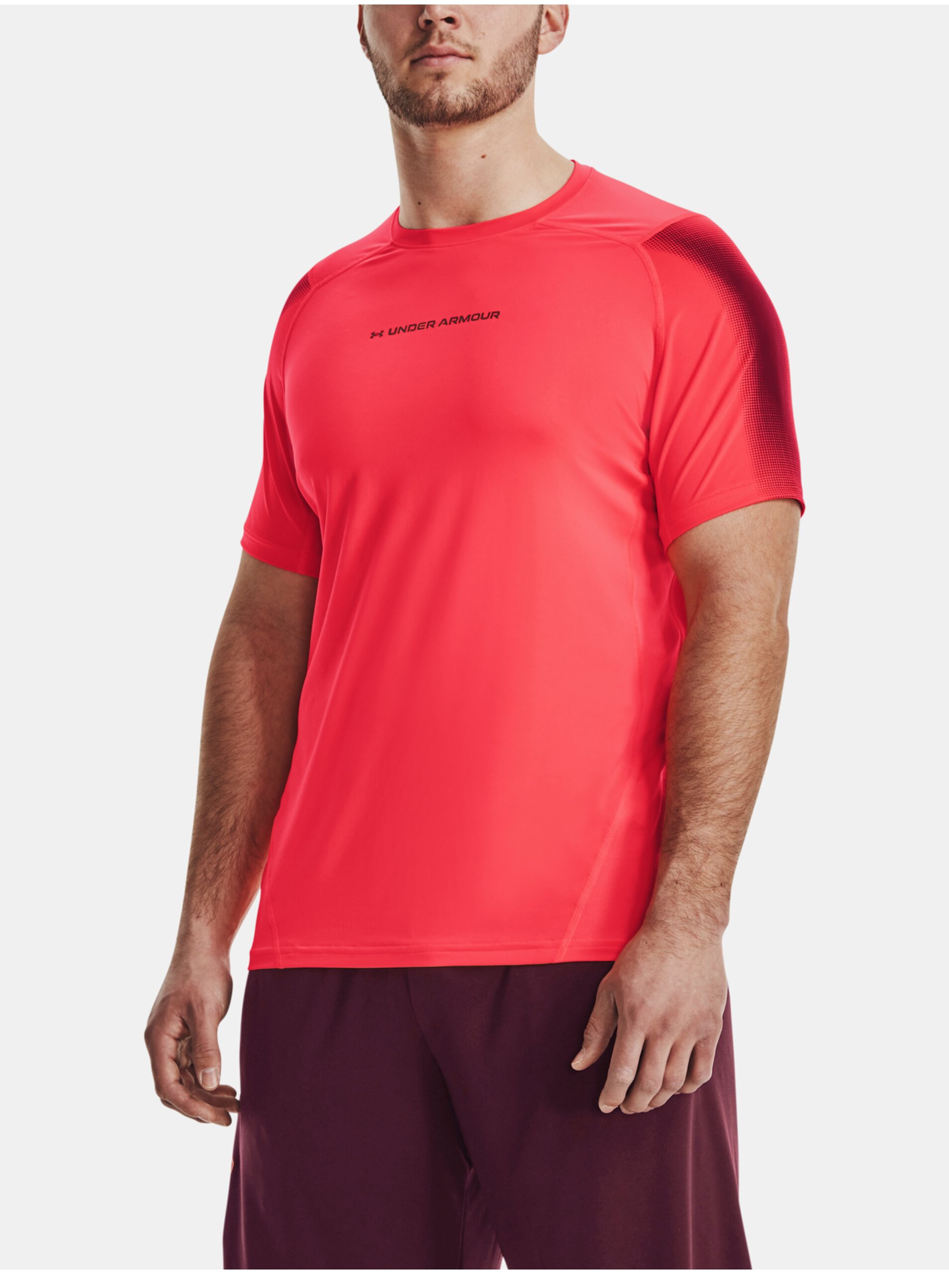 E-shop Červené sportovní tričko Under Armour UA HG Armour Nov Fitted SS