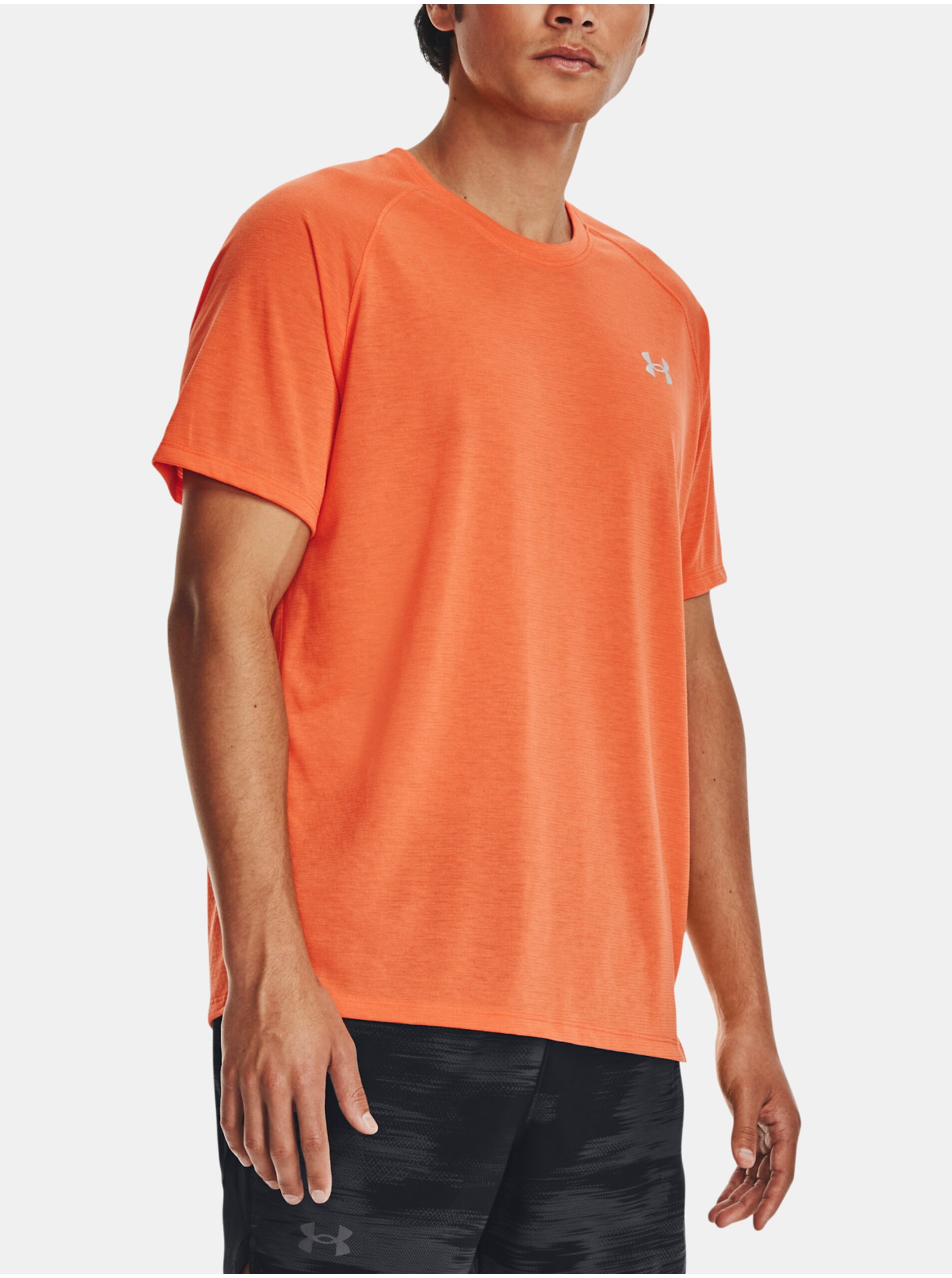 Levně Oranžové sportovní tričko Under Armour UA STREAKER TEE