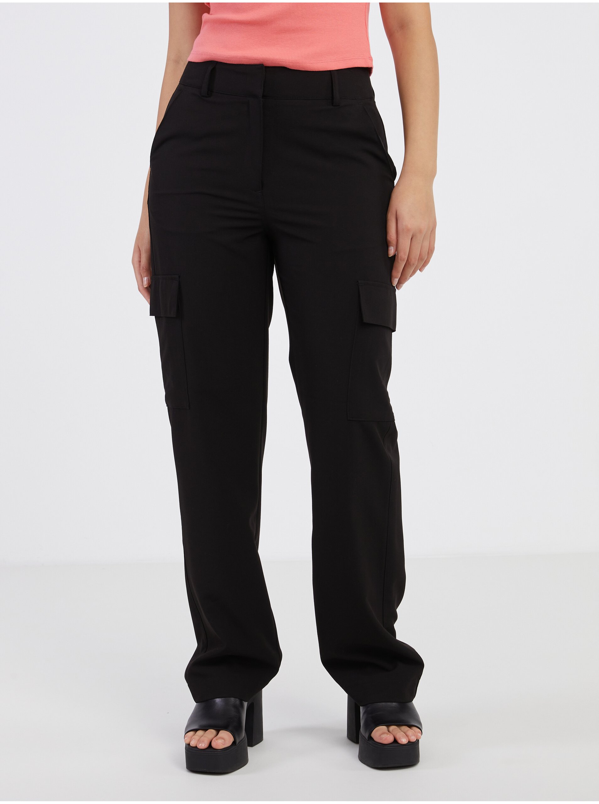 E-shop Černé dámské kalhoty s kapsami VERO MODA Zelda