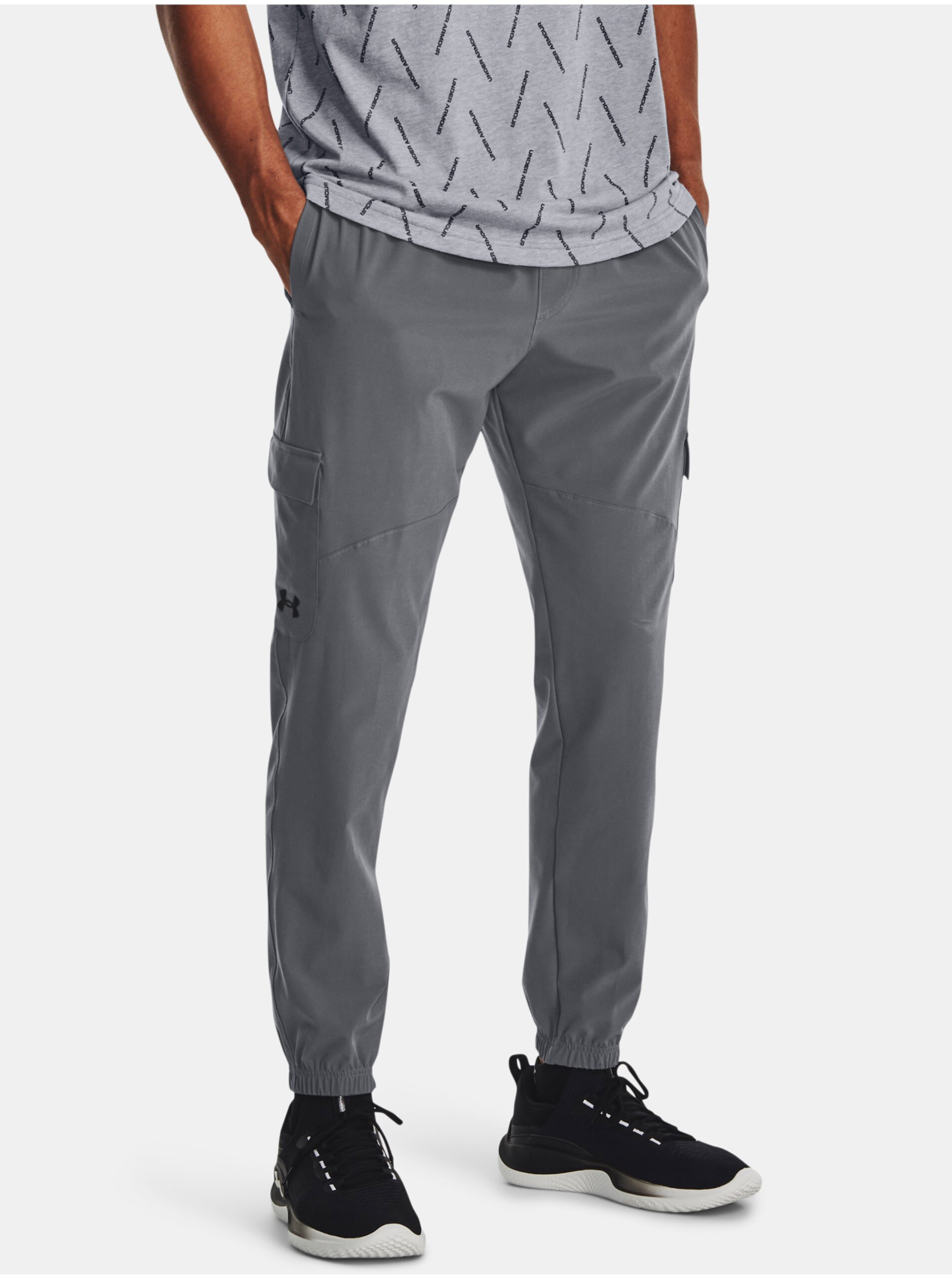 E-shop Šedé sportovní kalhoty Under Armour UA Stretch Woven Cargo Pants