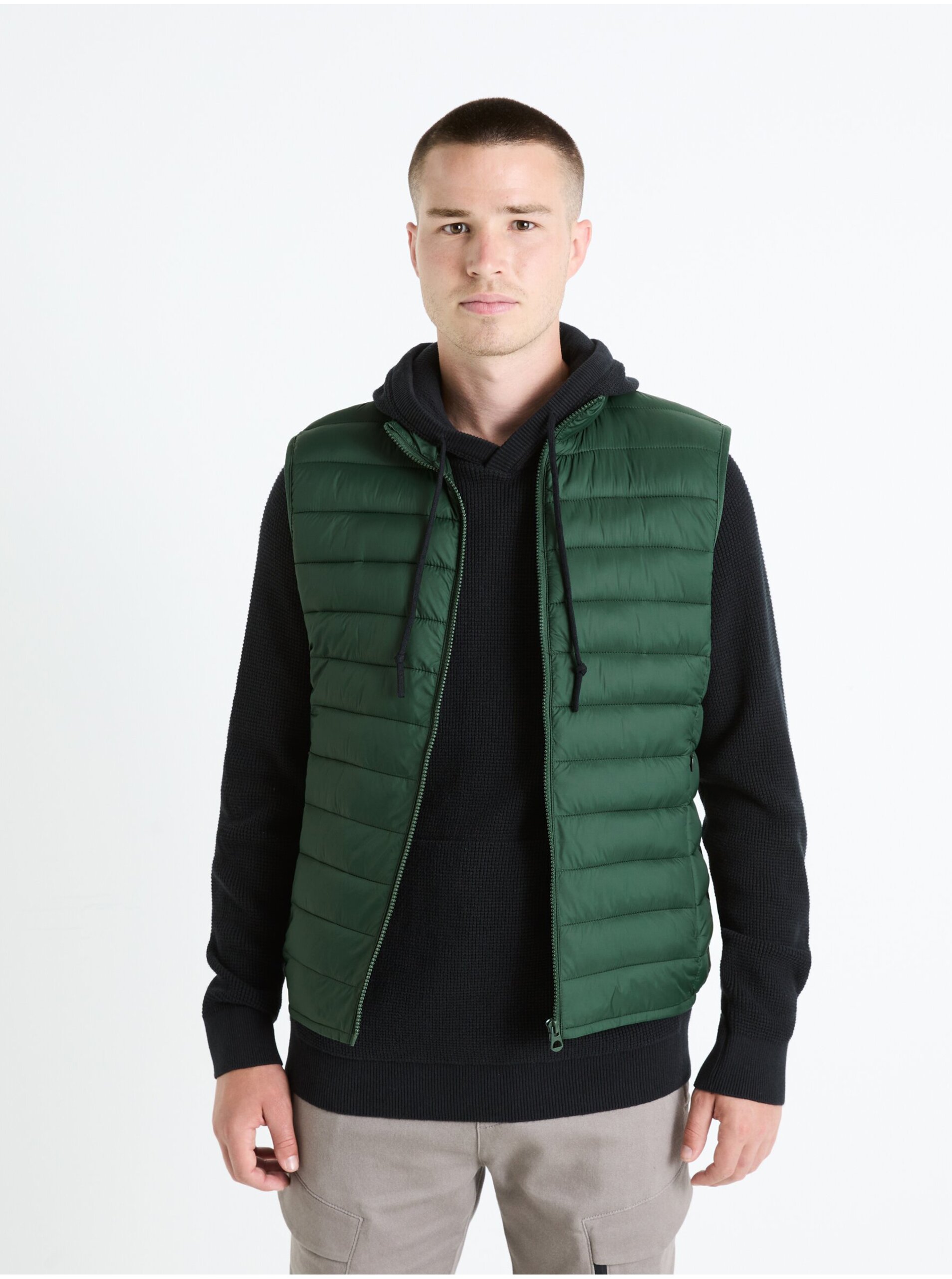 E-shop Tmavě zelená pánská prošívaná vesta Celio Fulock