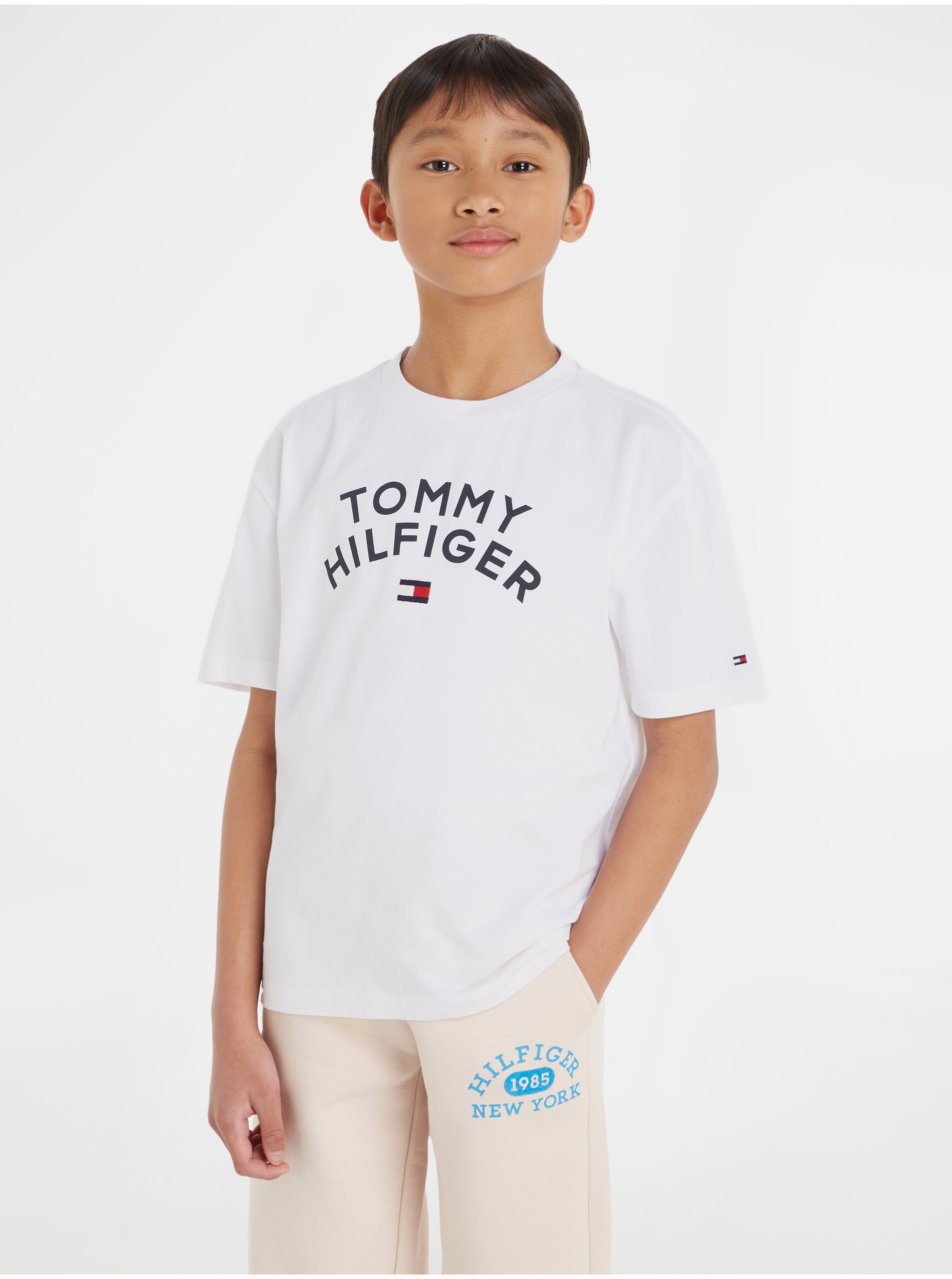 Levně Bílé klučičí tričko Tommy Hilfiger