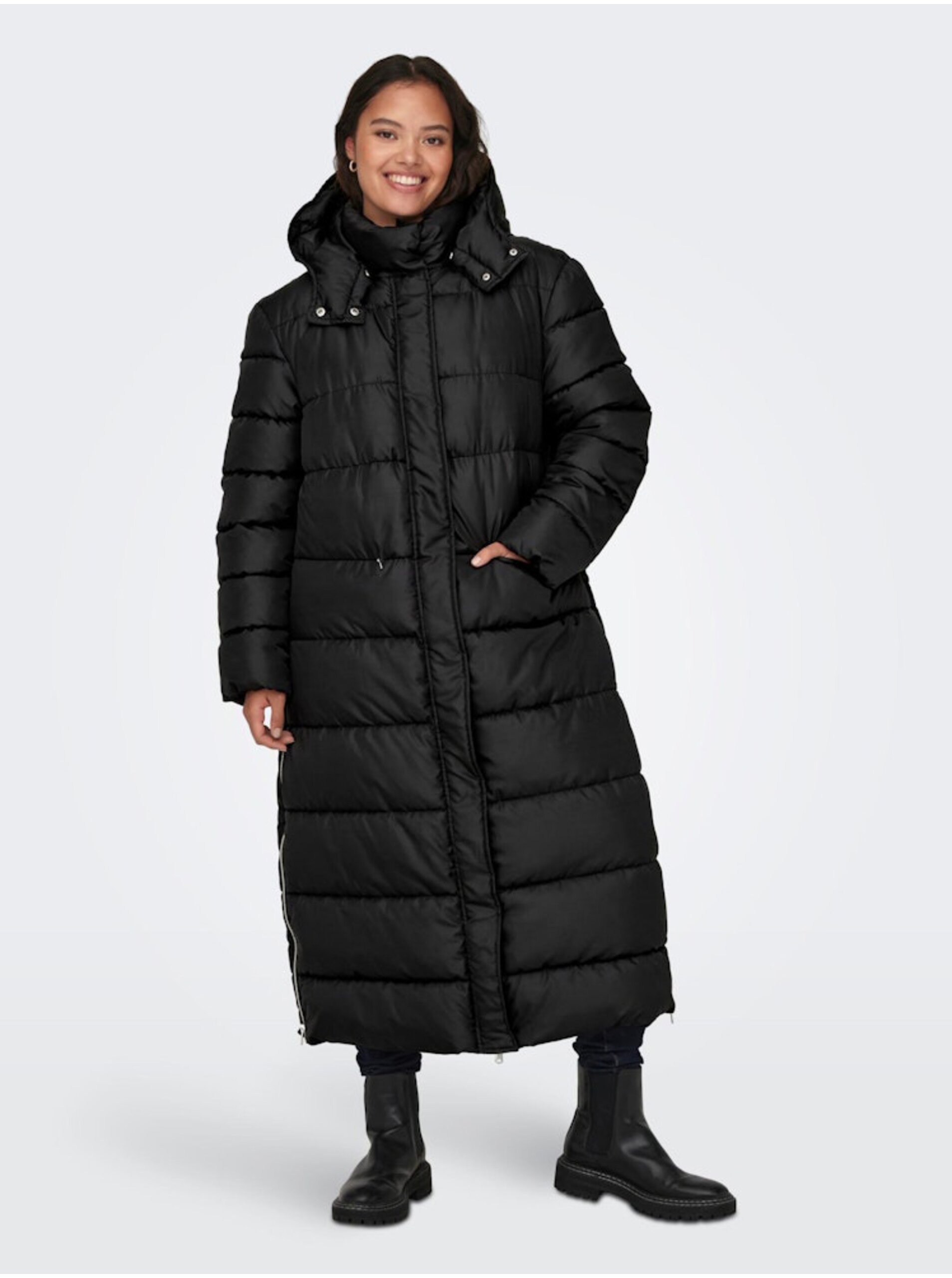 E-shop Čierny dámsky prešívaný zimný kabát JDY Duran