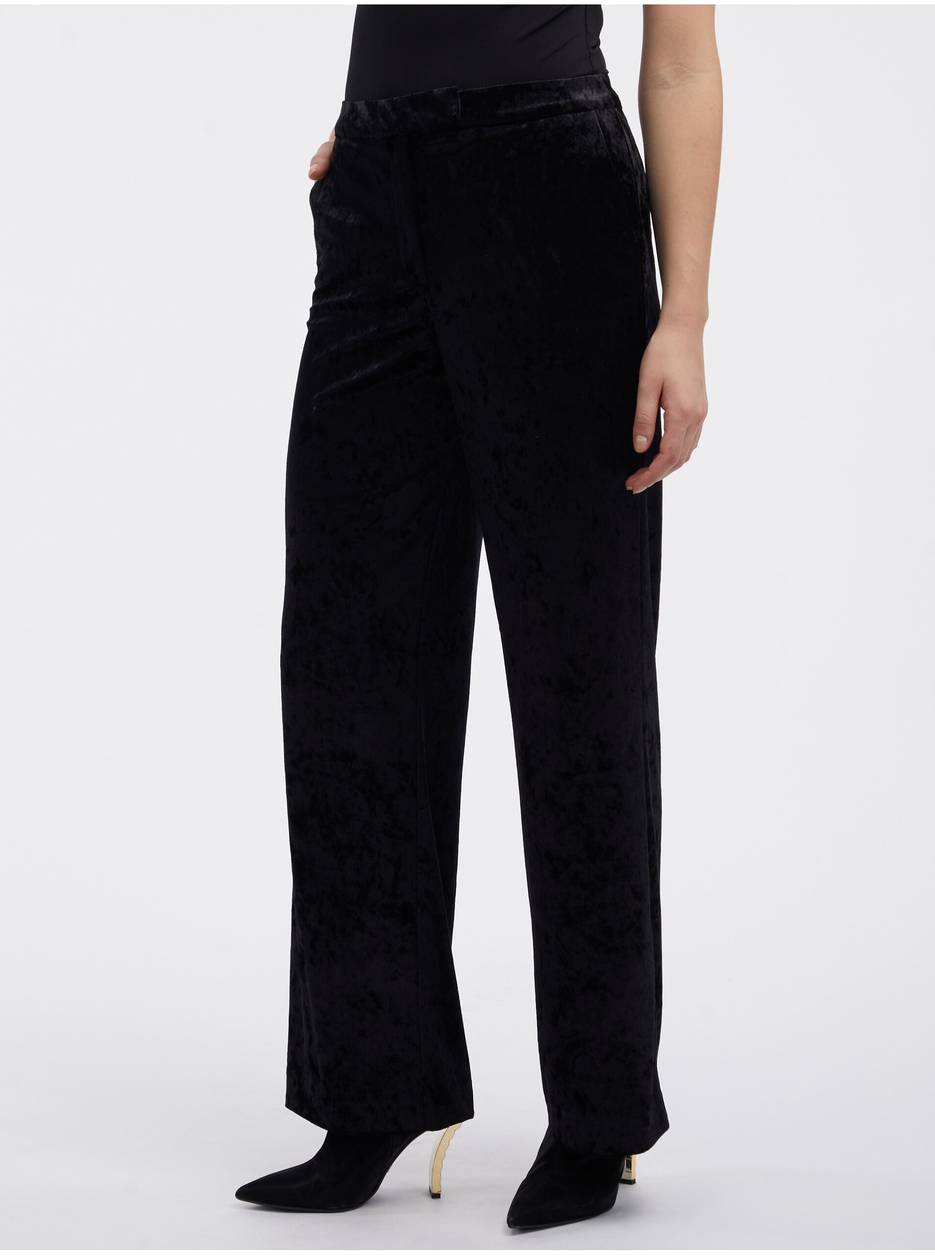 E-shop Černé dámské sametové kalhoty ORSAY