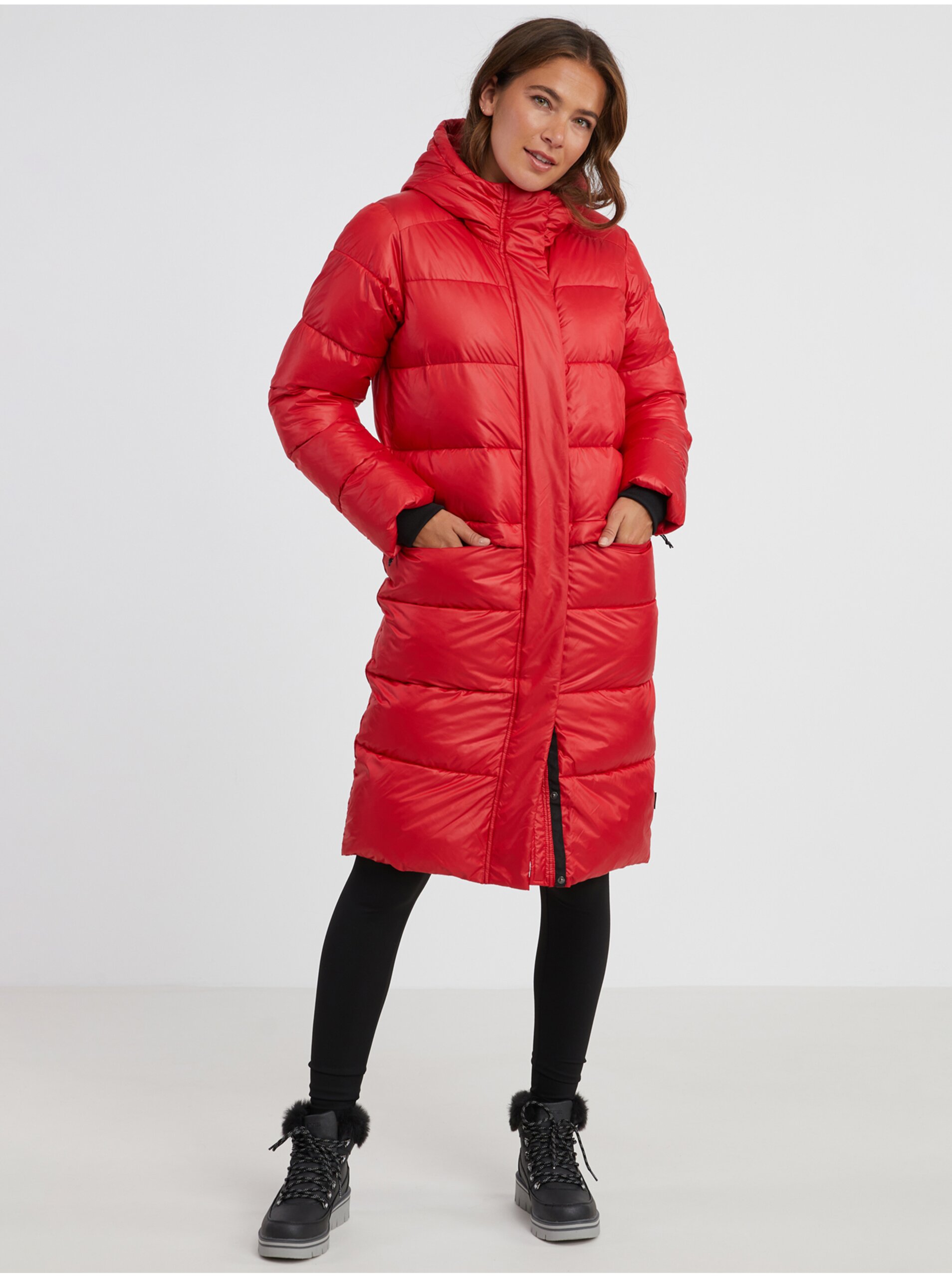 Levně Červený dámský zimní prošívaný oversized kabát SAM 73