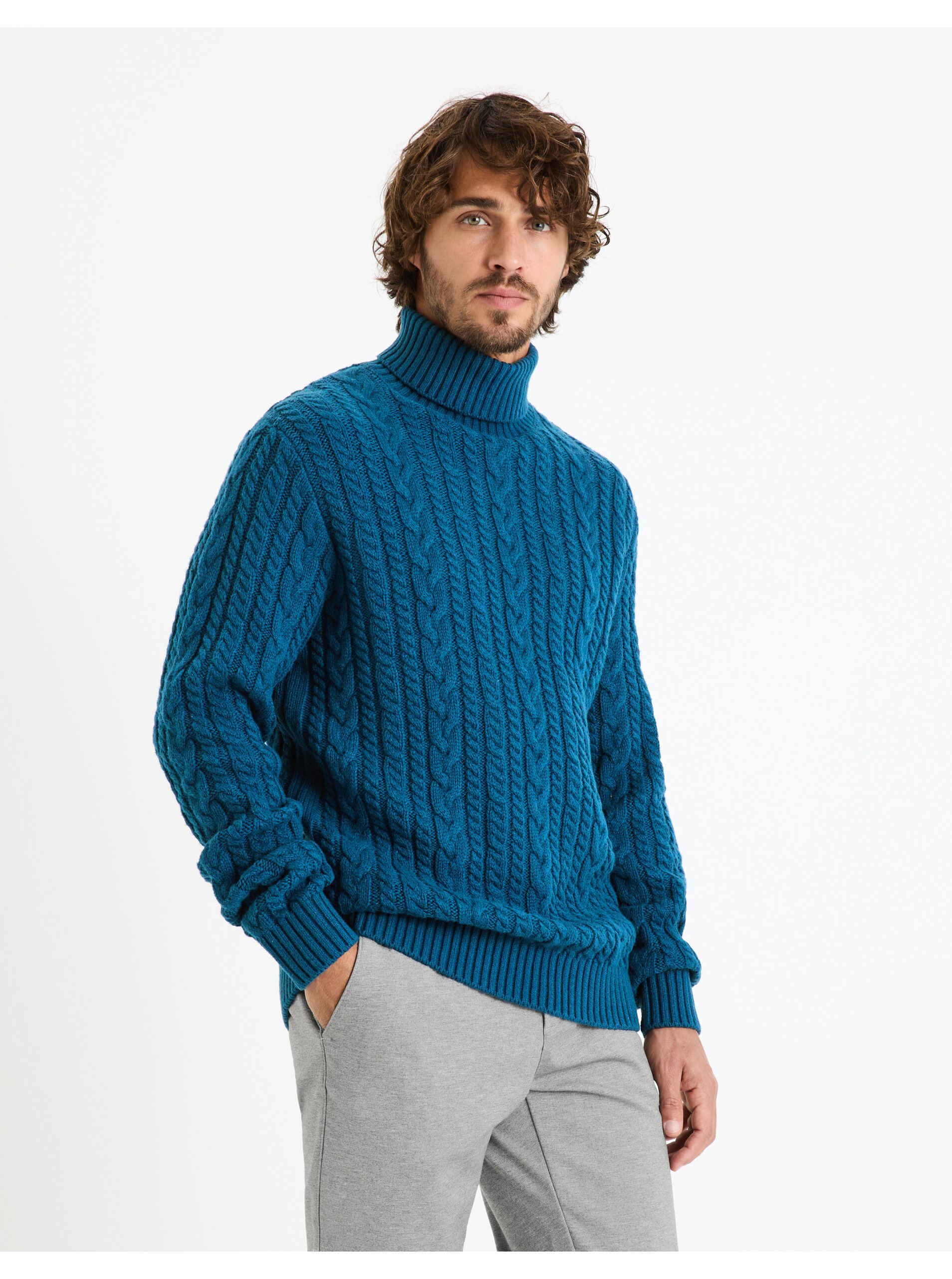 Lacno Modrý pánsky vrkočový sveter s rolákom Celio Fefrozen