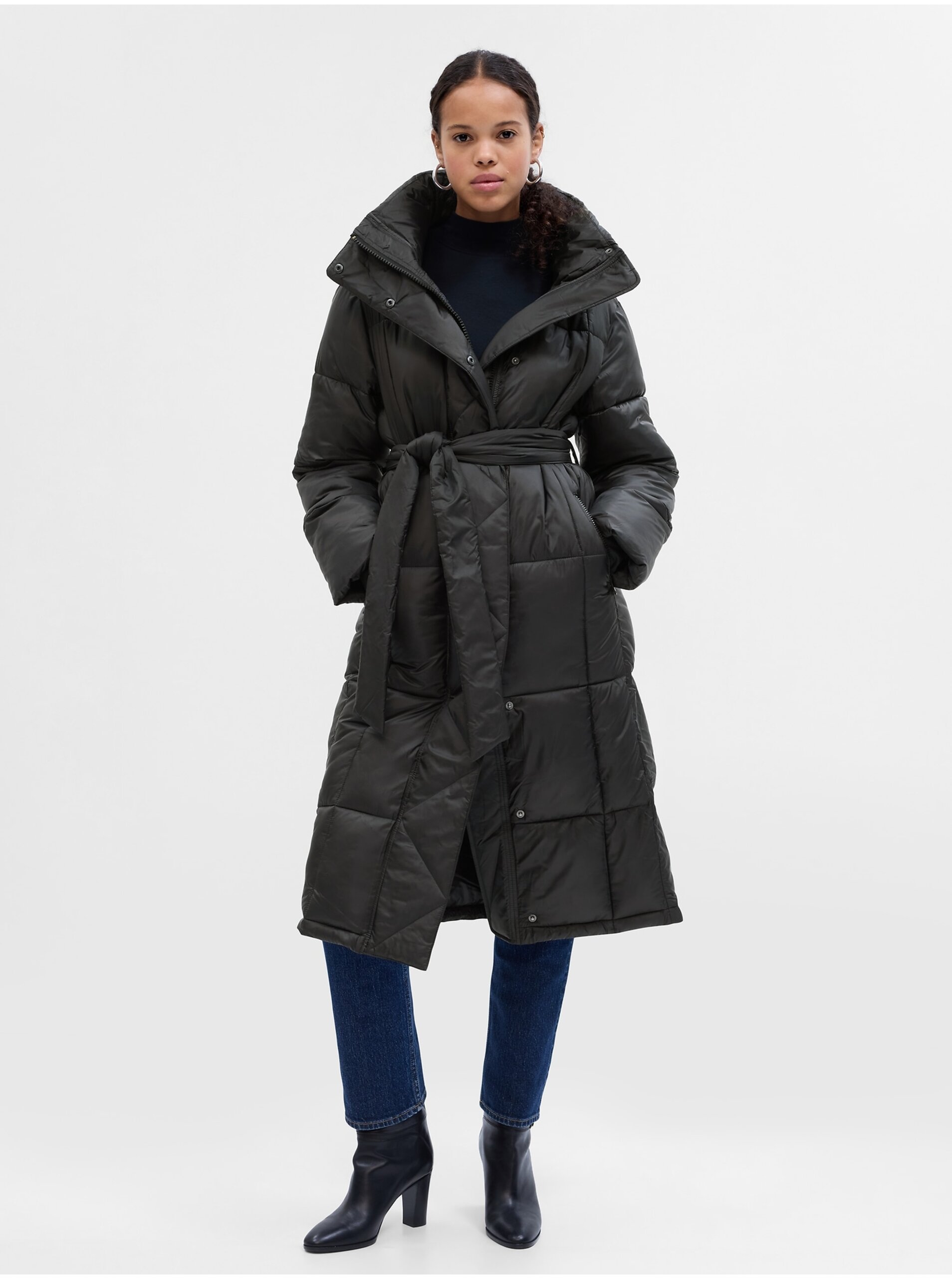 Levně Černý dámský zimní prošívaný kabát s kapucí GAP