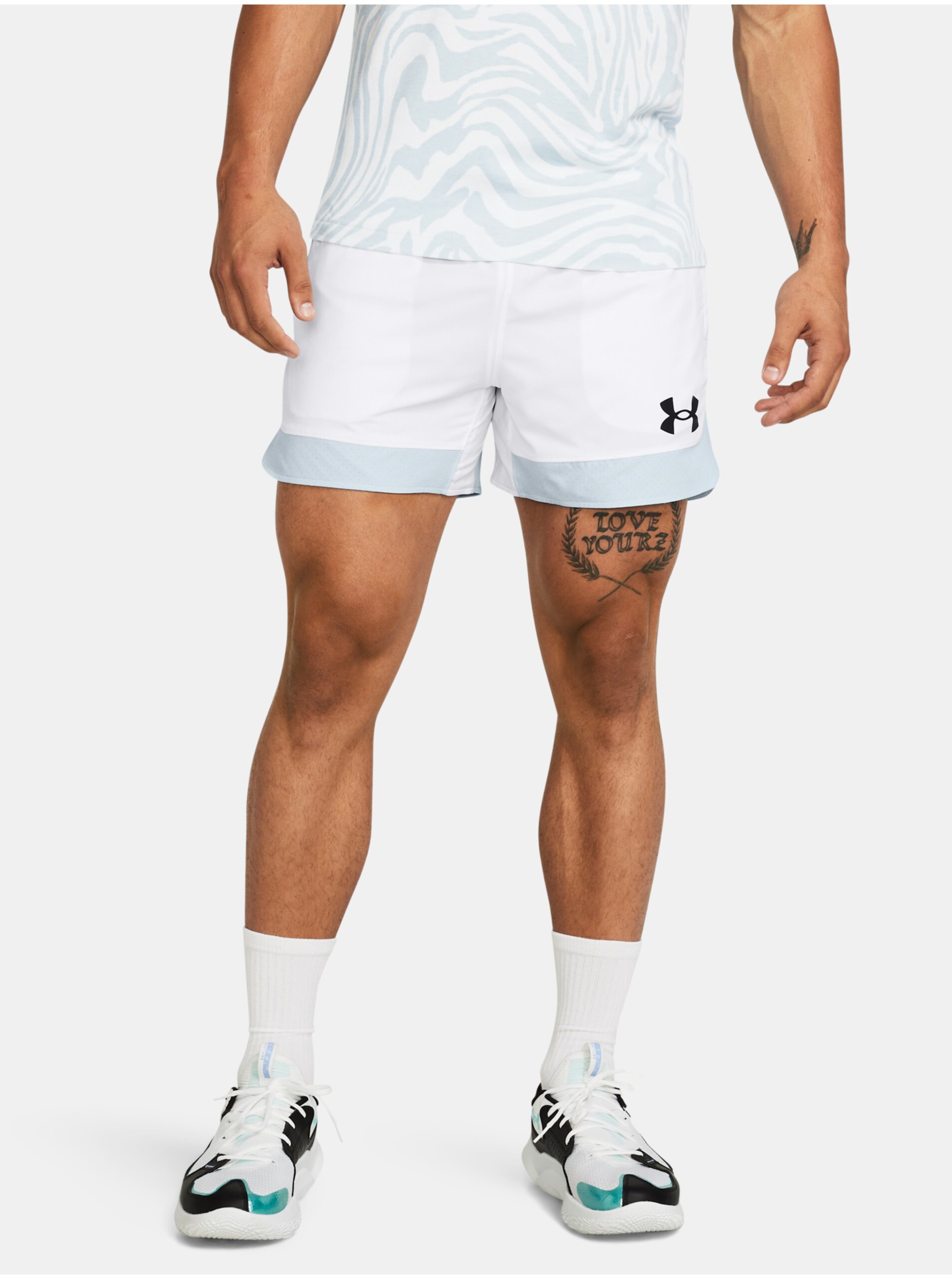 Levně Bílé sportovní kraťasy Under Armour UA Baseline 5in Short