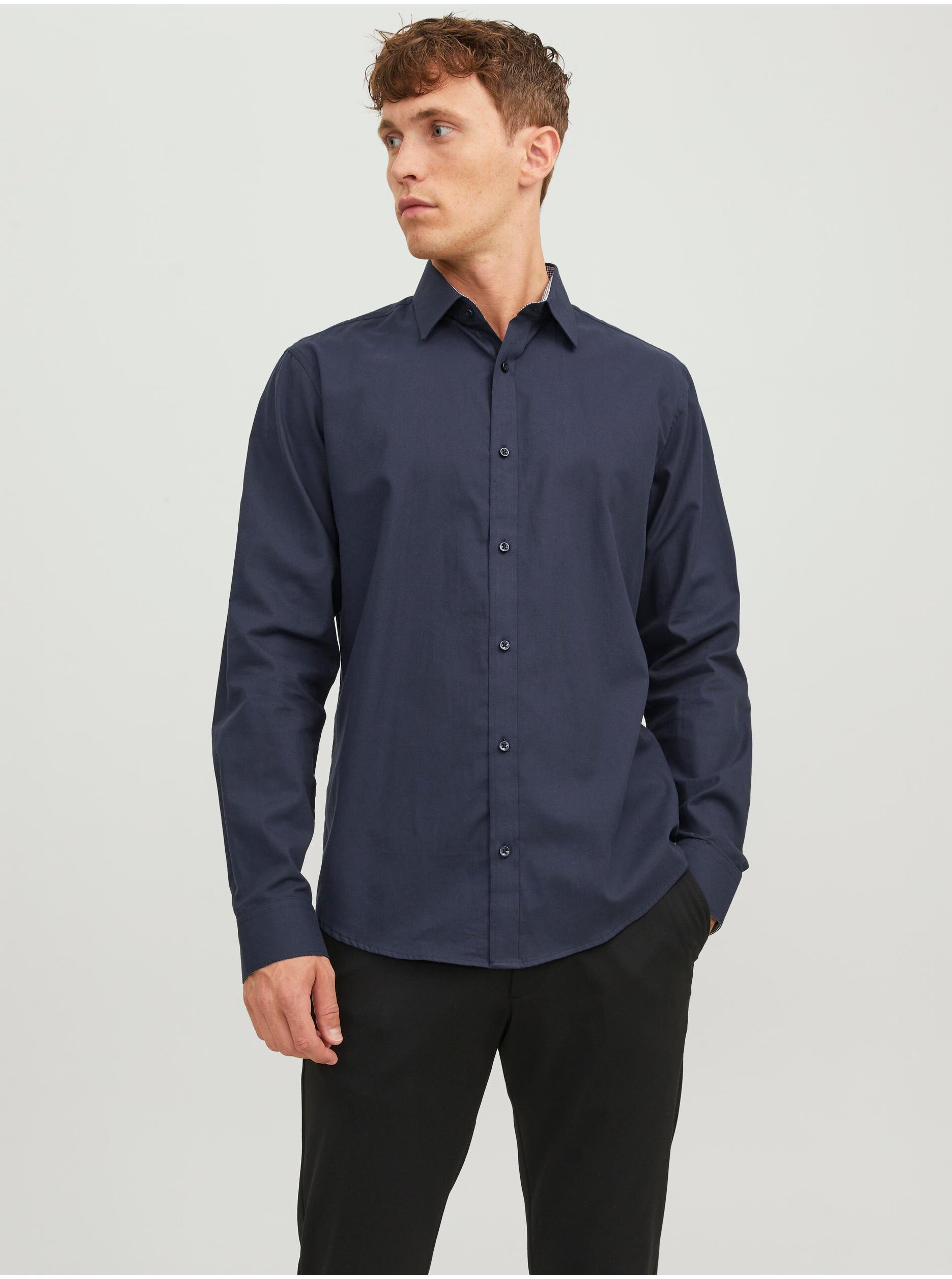 Levně Tmavě modrá pánská košile Jack & Jones Label