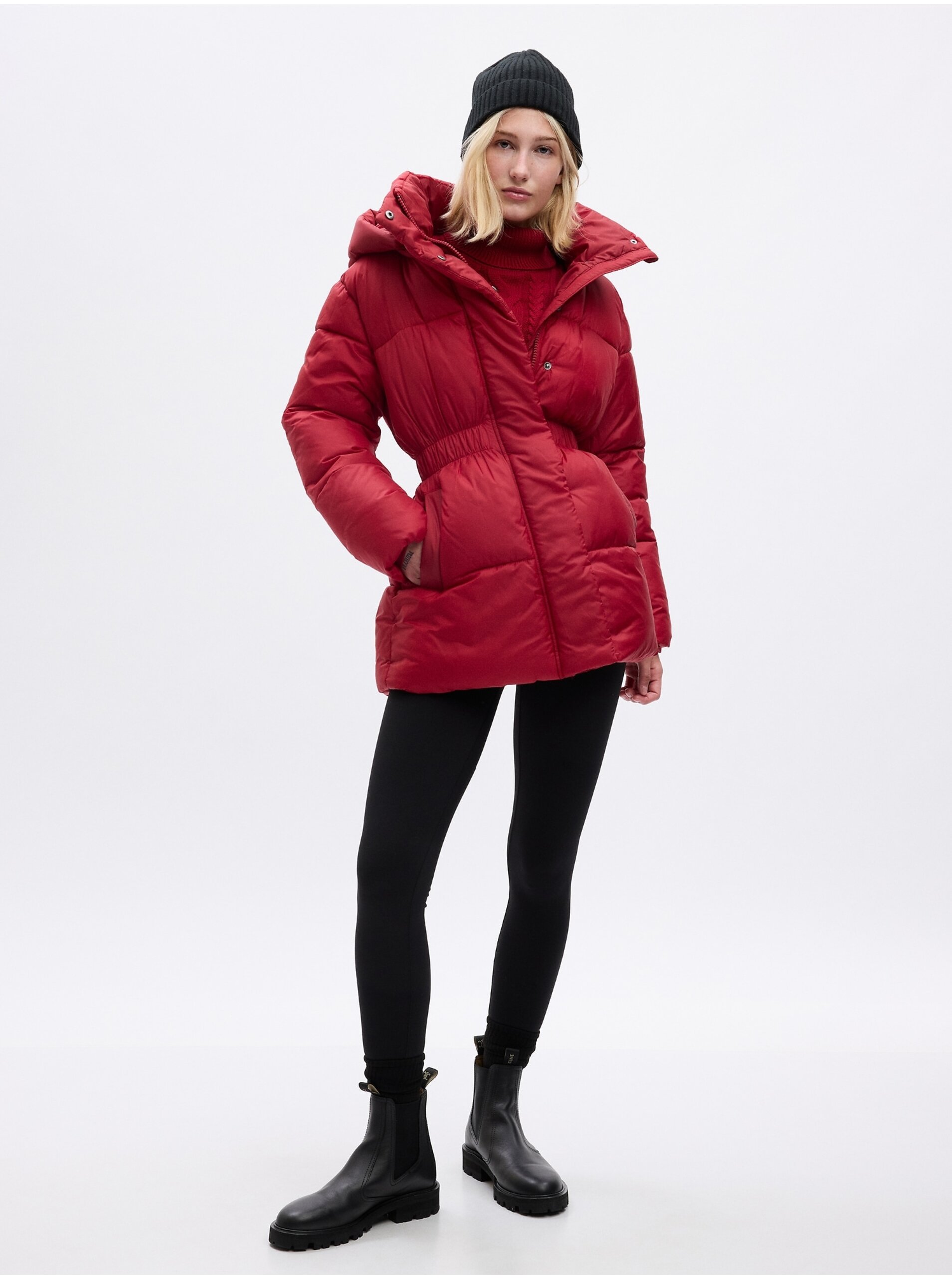 Lacno Červená dámska zimná prešívaná bunda s kapucňou GAP PrimaLoft®