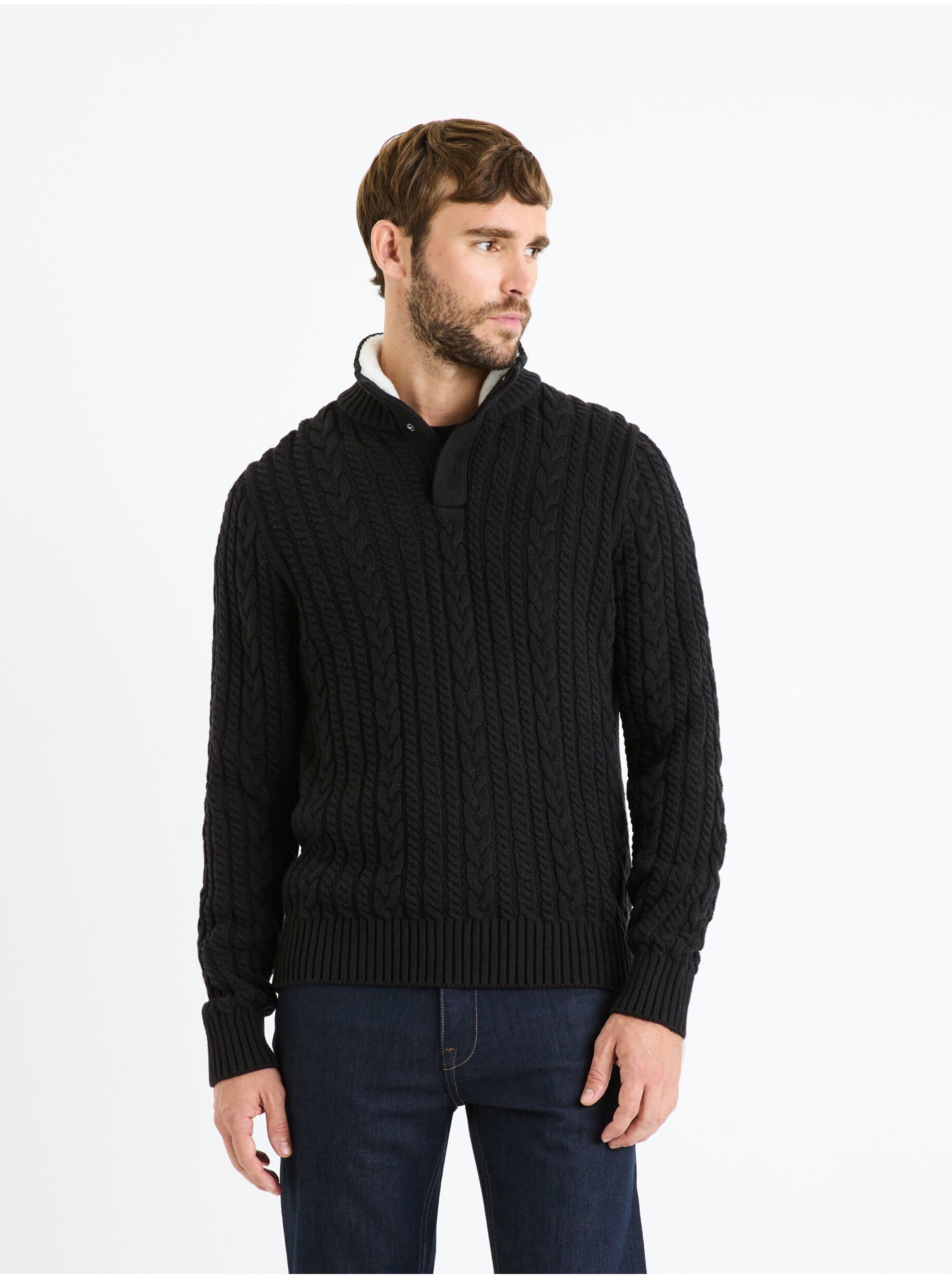 Lacno Čierny pánsky vrkočový sveter so stojačikom Celio Feviking