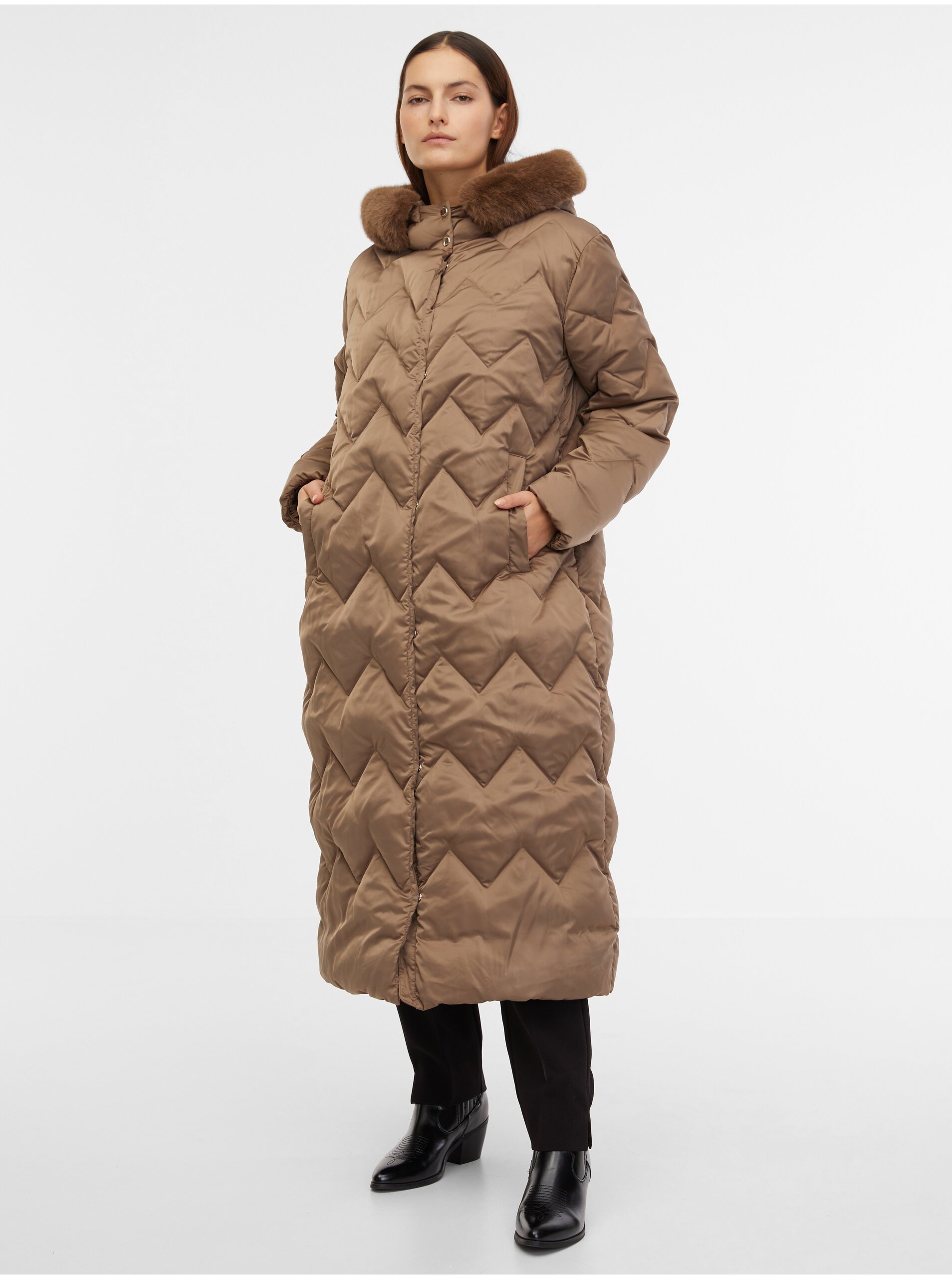 Levně Hnědý dámský péřový zimní prošívaný kabát Geox Chloo
