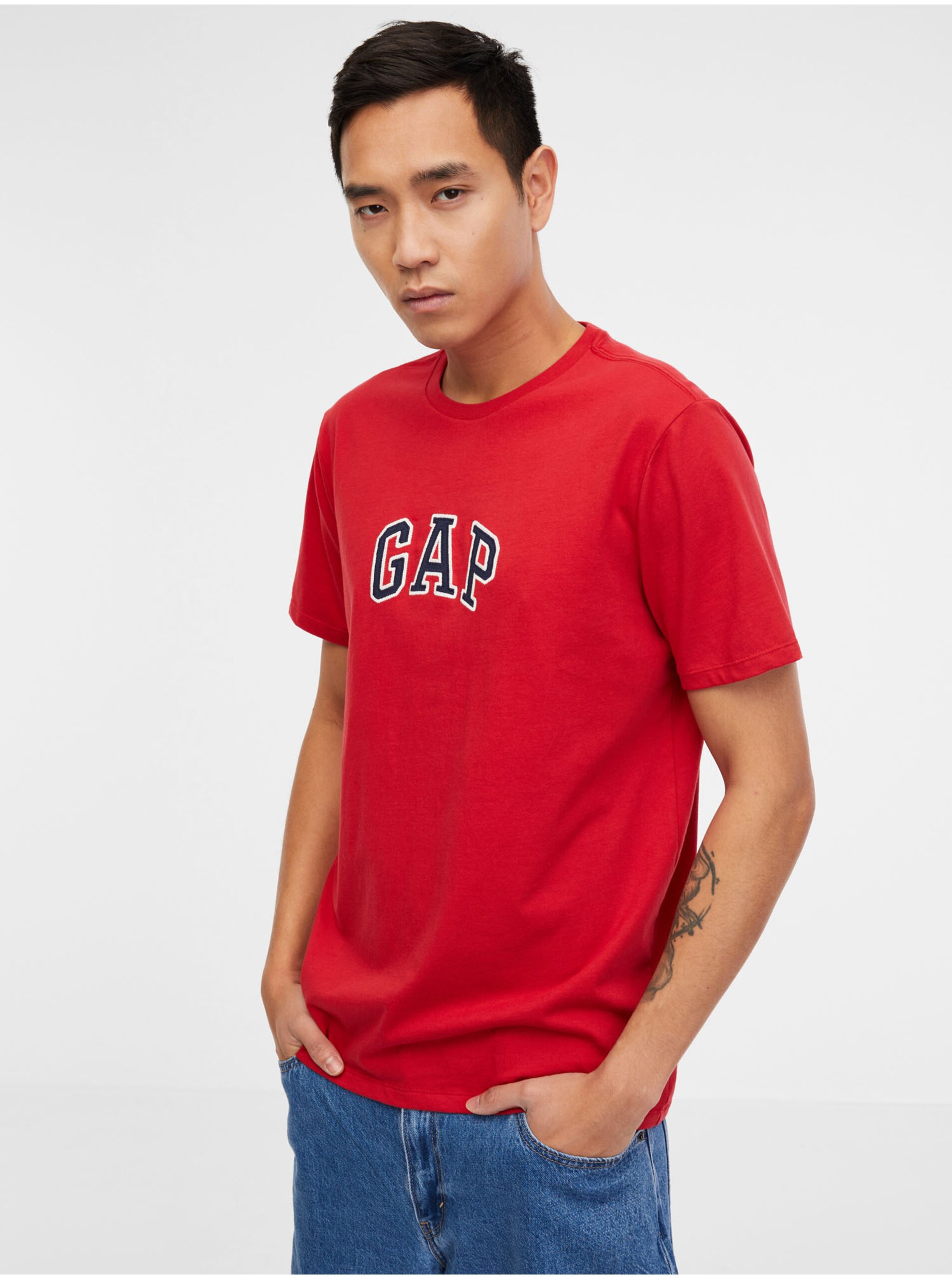 E-shop Červené pánske tričko s logom GAP