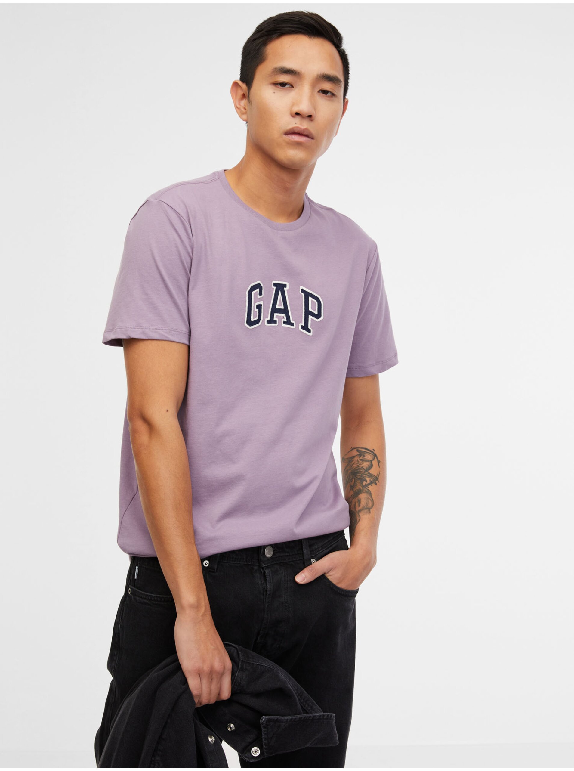 Levně Fialové pánské tričko s logem GAP