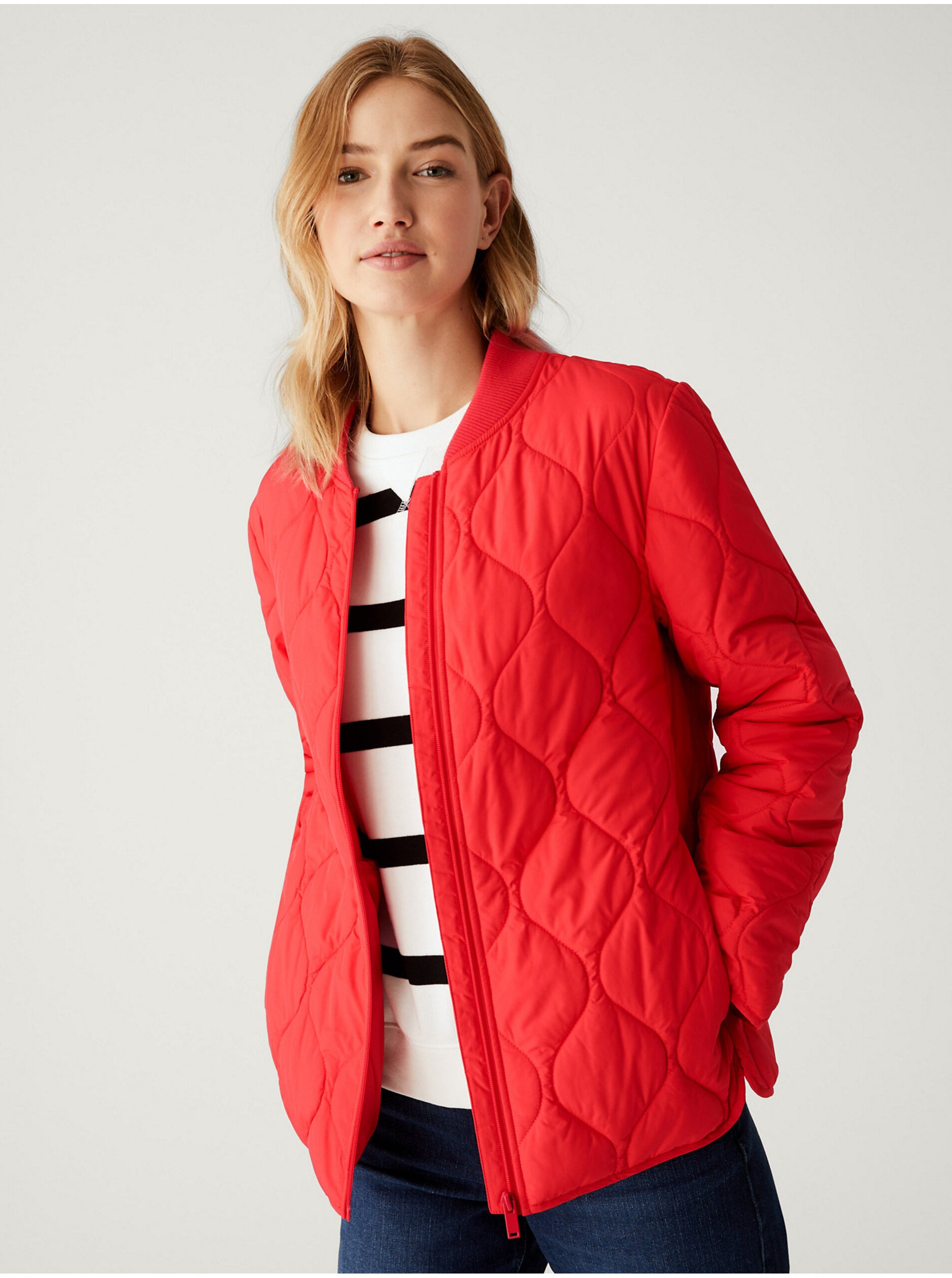 E-shop Červená dámská lehká prošívaná bunda Marks & Spencer