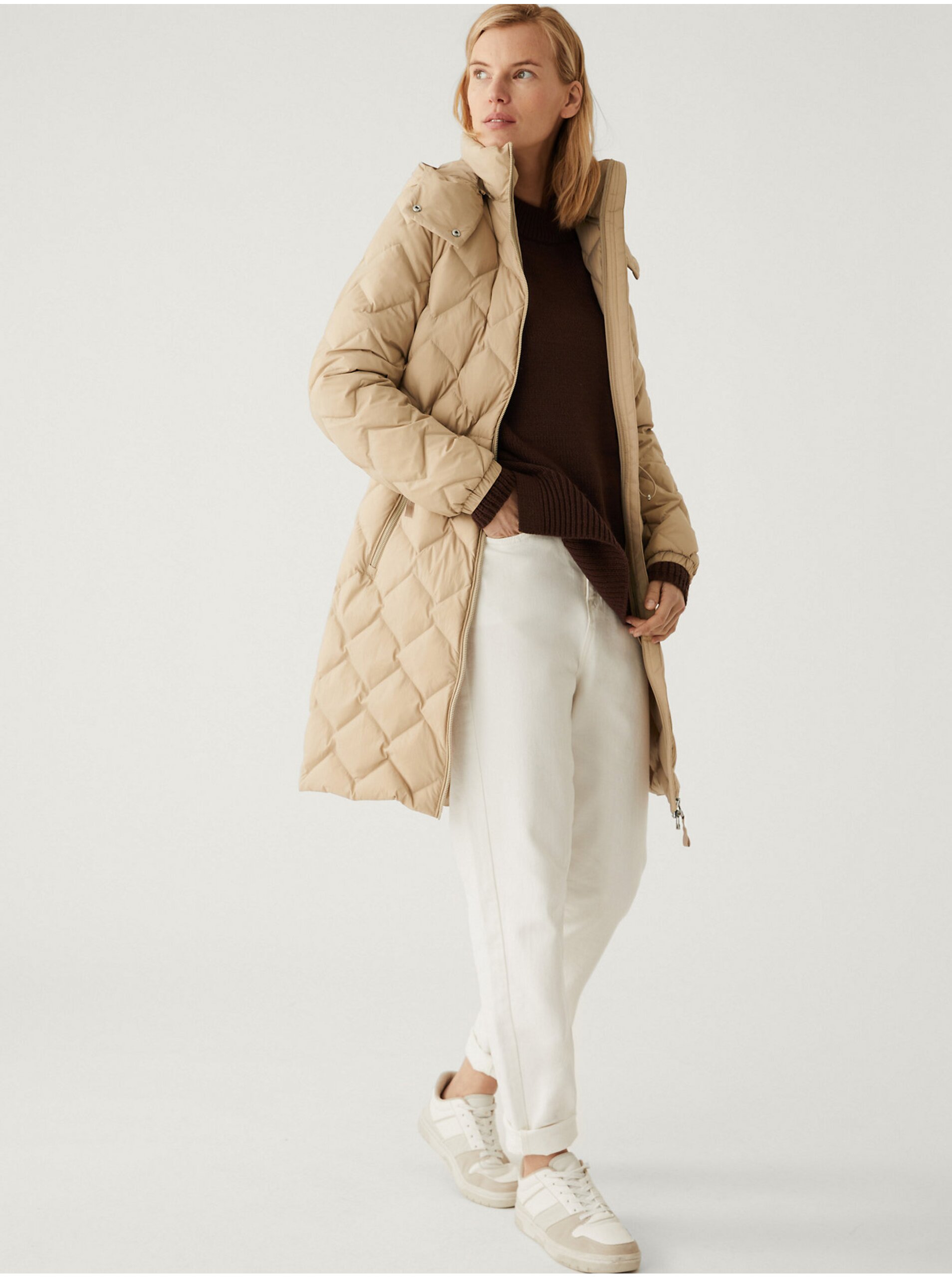 Lacno Béžový dámsky prešívaný kabát z peria a prachového peria Marks & Spencer