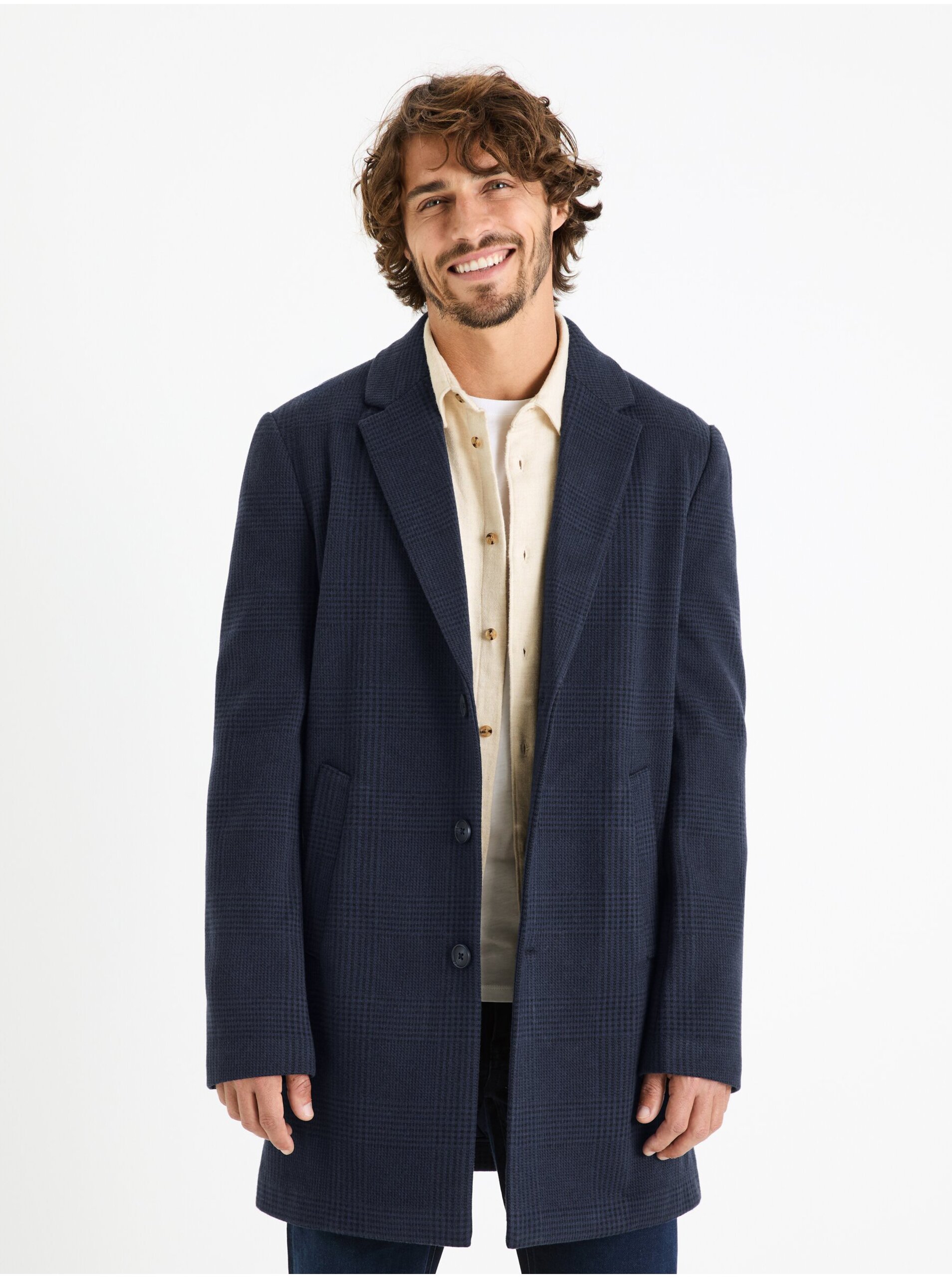 E-shop Tmavě modrý pánský kostkovaný kabát s příměsí vlny Celio Fubiaichek