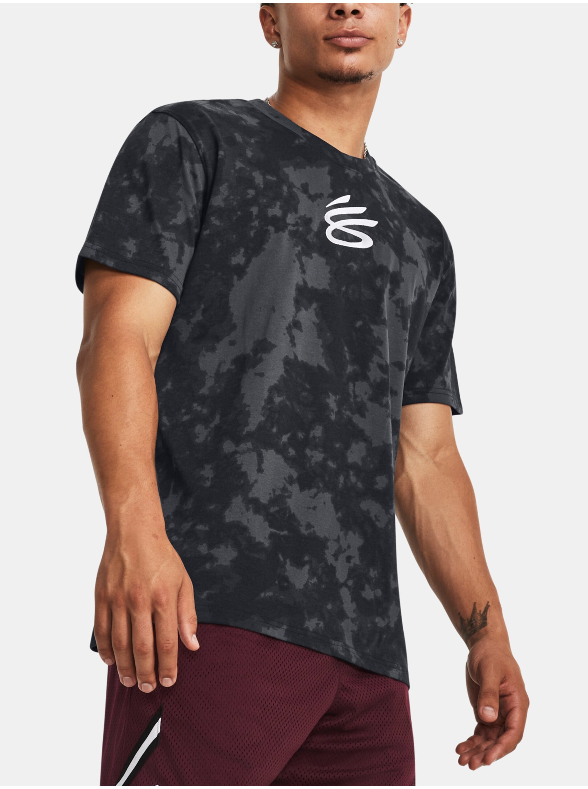 Levně Černé vzorované tričko Under Armour UA CURRY LOGO HEAVYWEIGHT