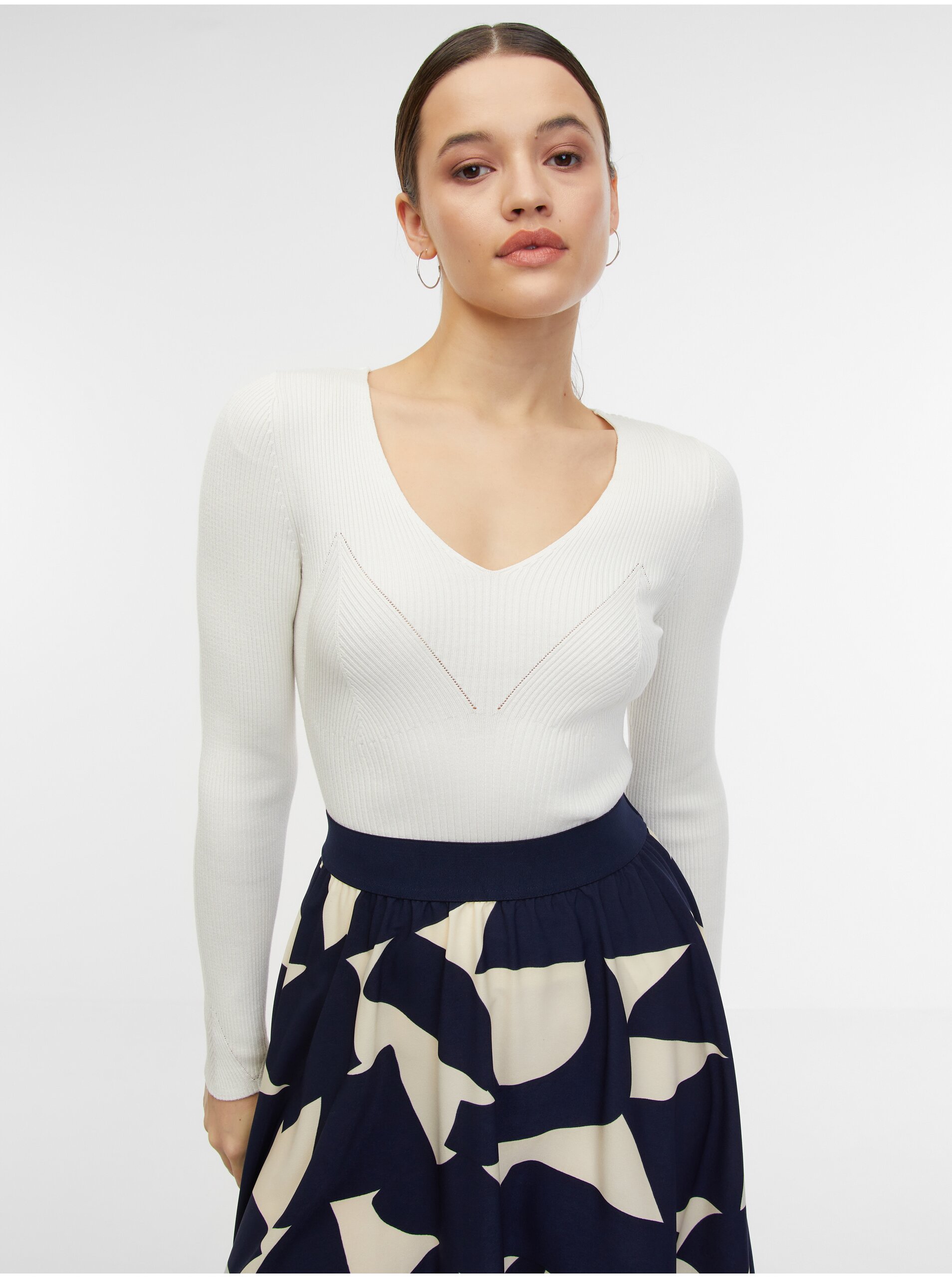 E-shop Biely dámsky rebrovaný sveter ORSAY