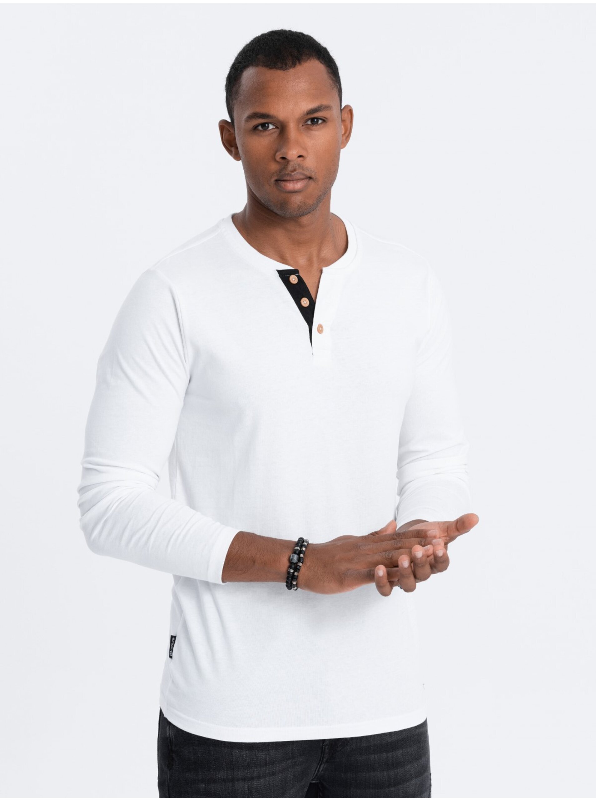 Levně Bílé pánské tričko s knoflíky Ombre Clothing HENLEY