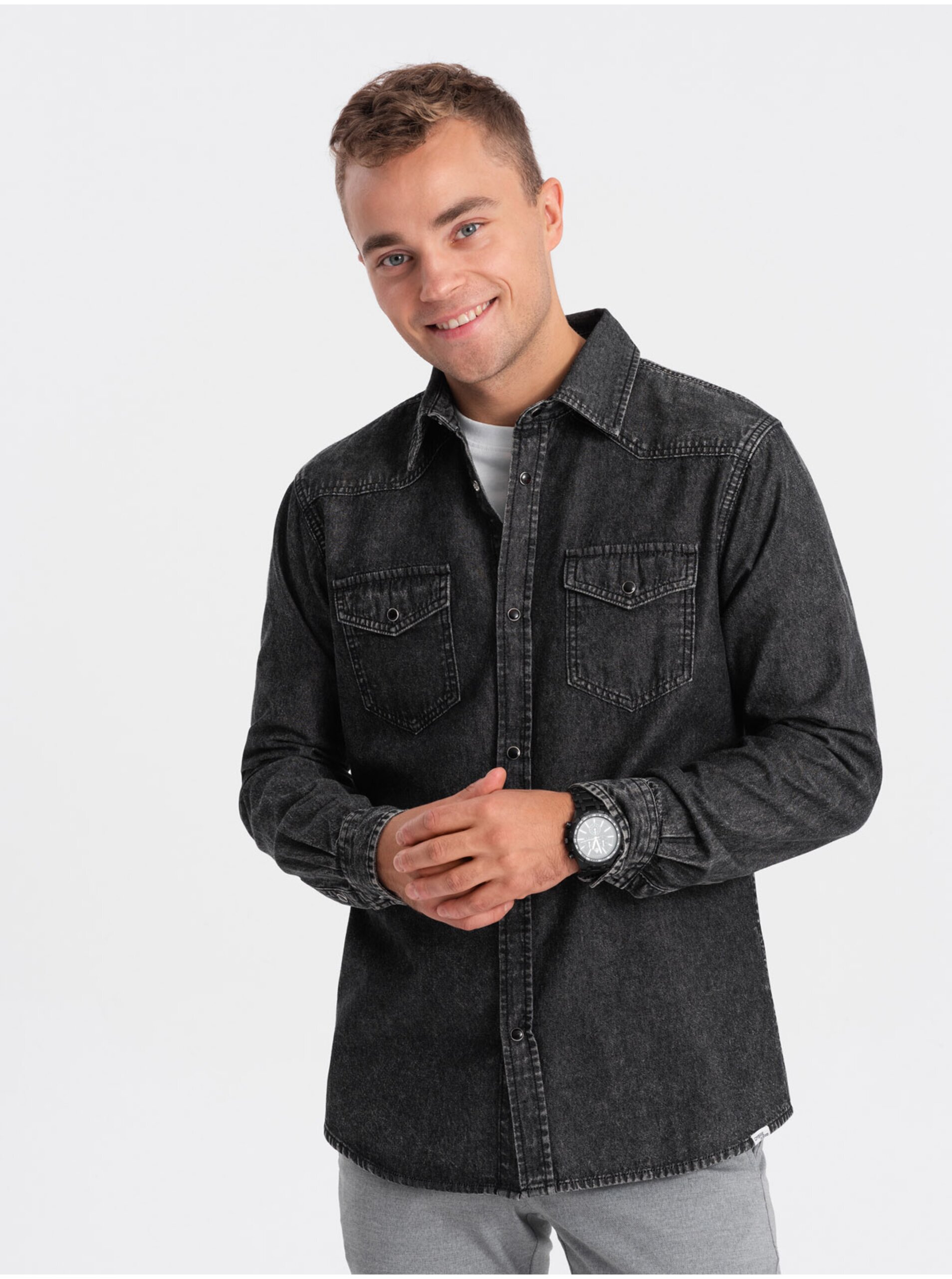 E-shop Černá pánská džínová košile Ombre Clothing