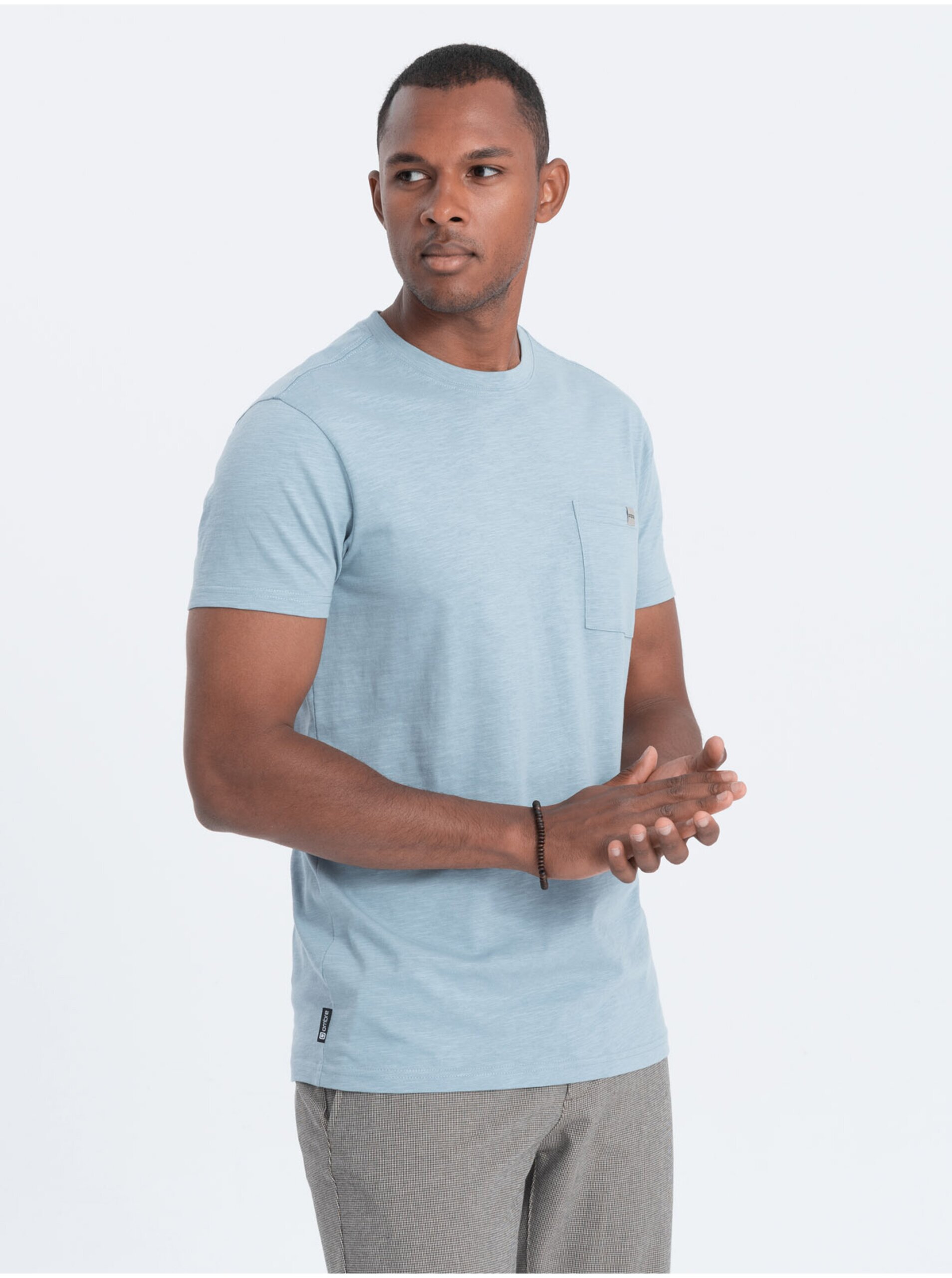 E-shop Světle modré pánské tričko s kapsičkou Ombre Clothing
