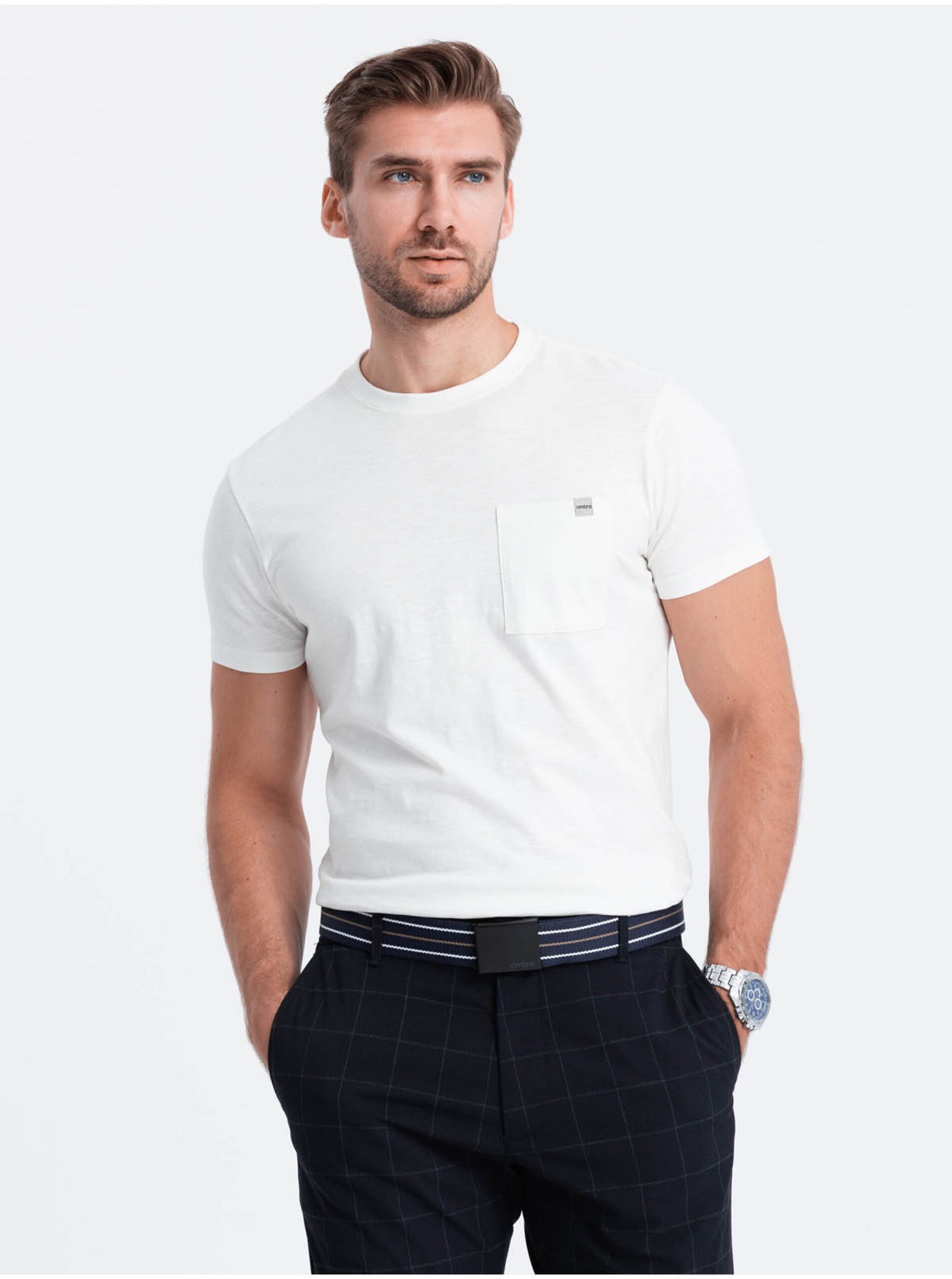 Levně Krémové pánské tričko s kapsičkou Ombre Clothing