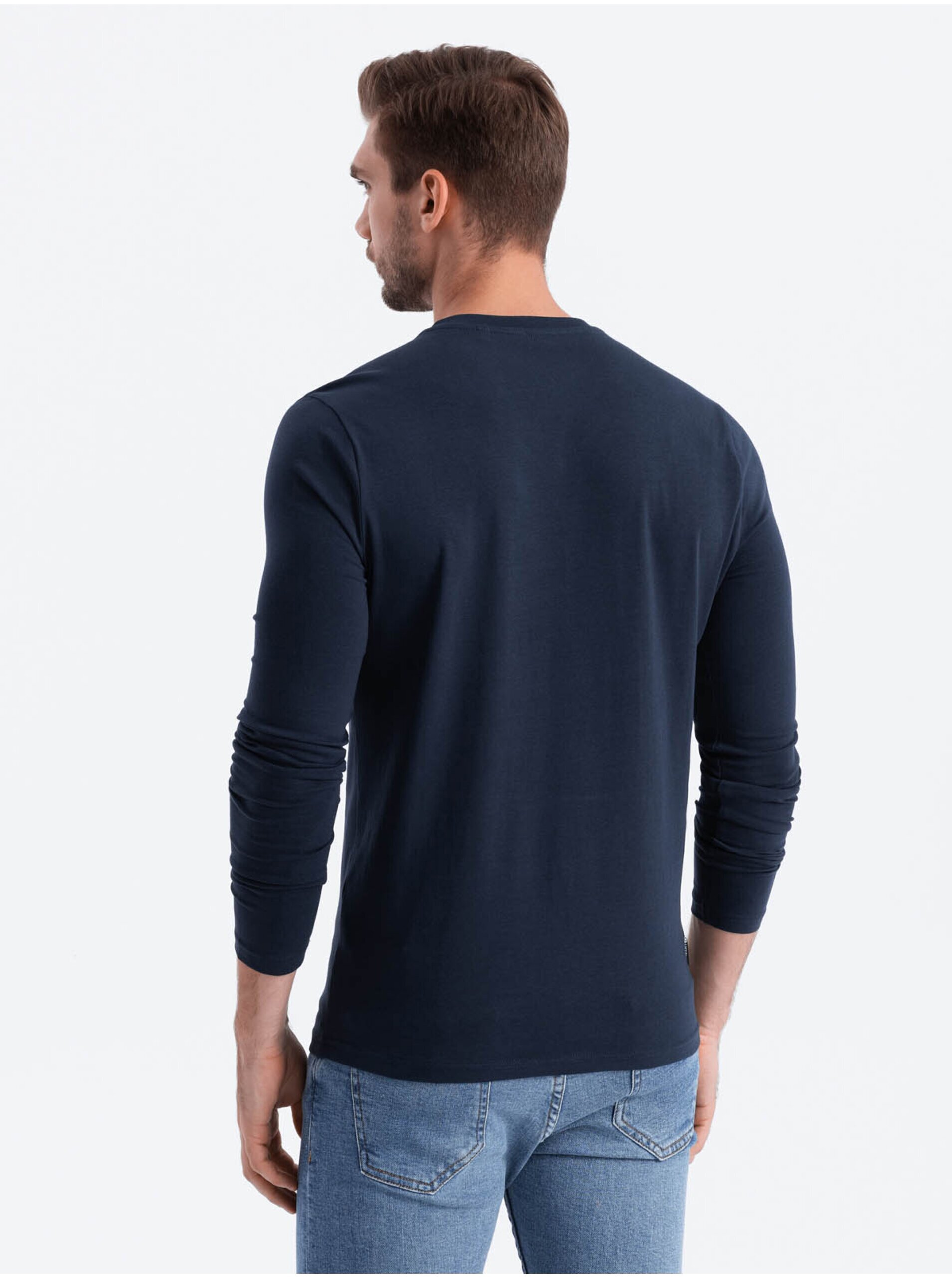 Tmavě modré pánské tričko s véčkovým výstřihem Ombre Clothing