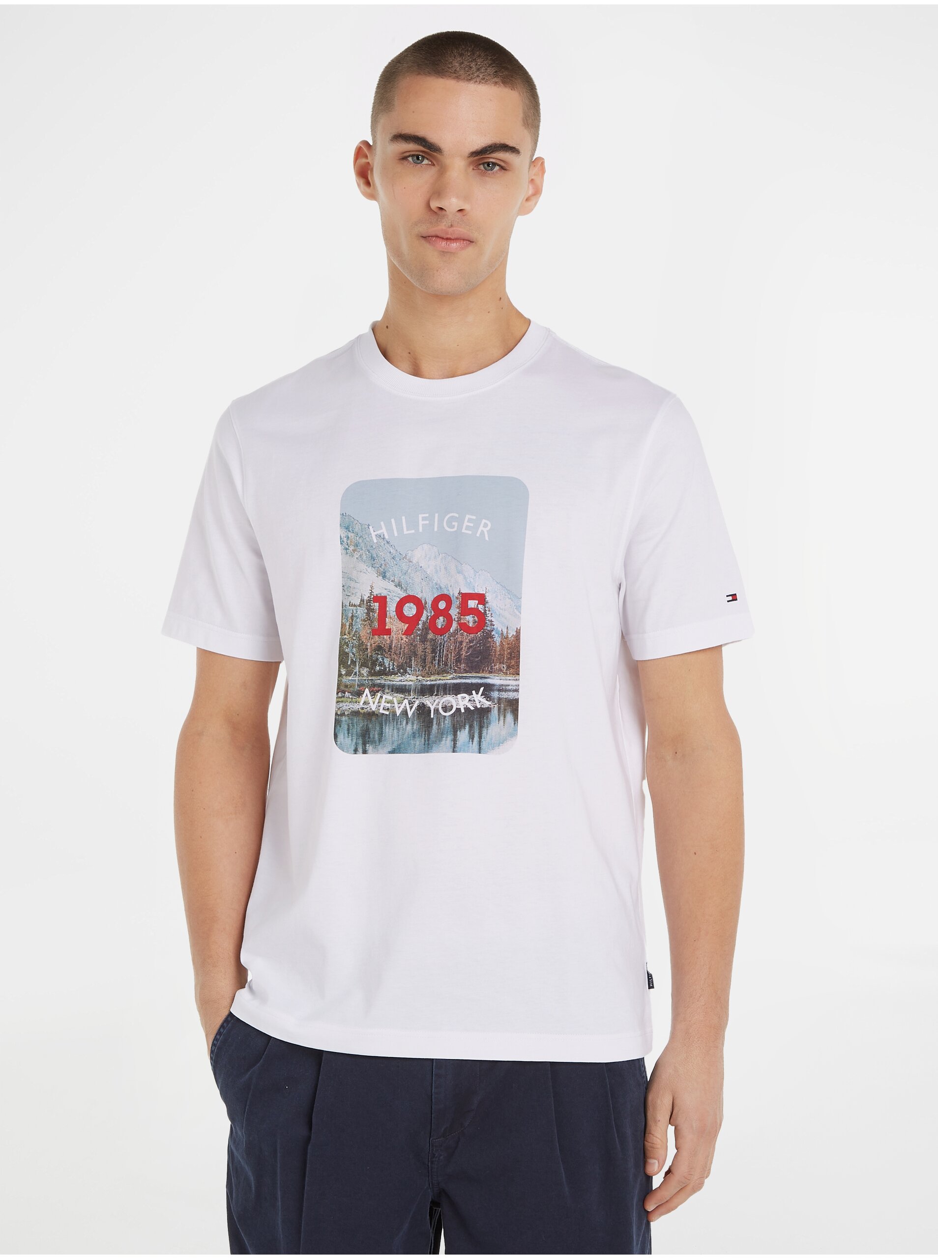Levně Bílé pánské tričko Tommy Hilfiger Landscape