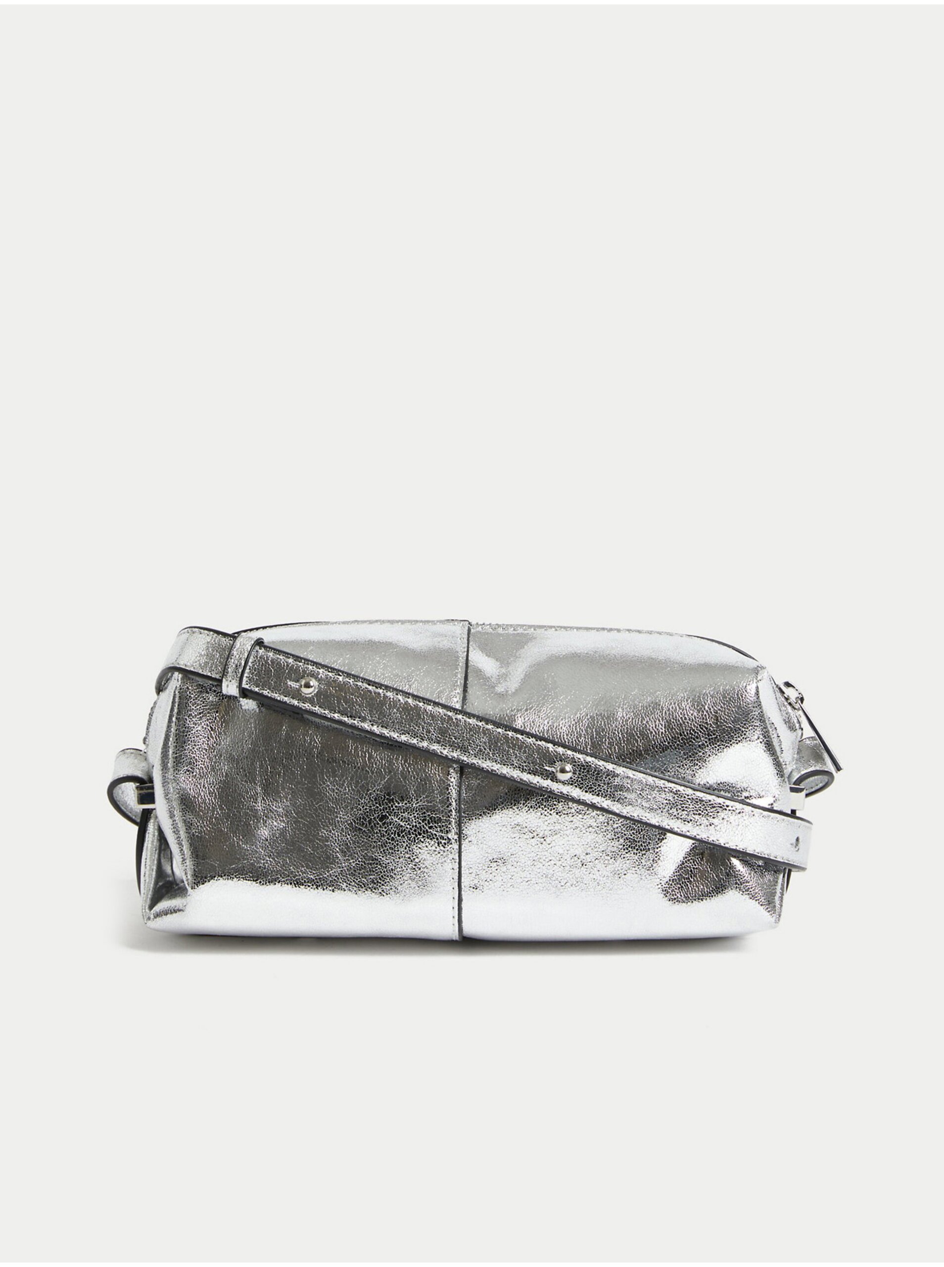 Levně Metalická kabelka přes rameno z koženky Marks & Spencer stříbrná