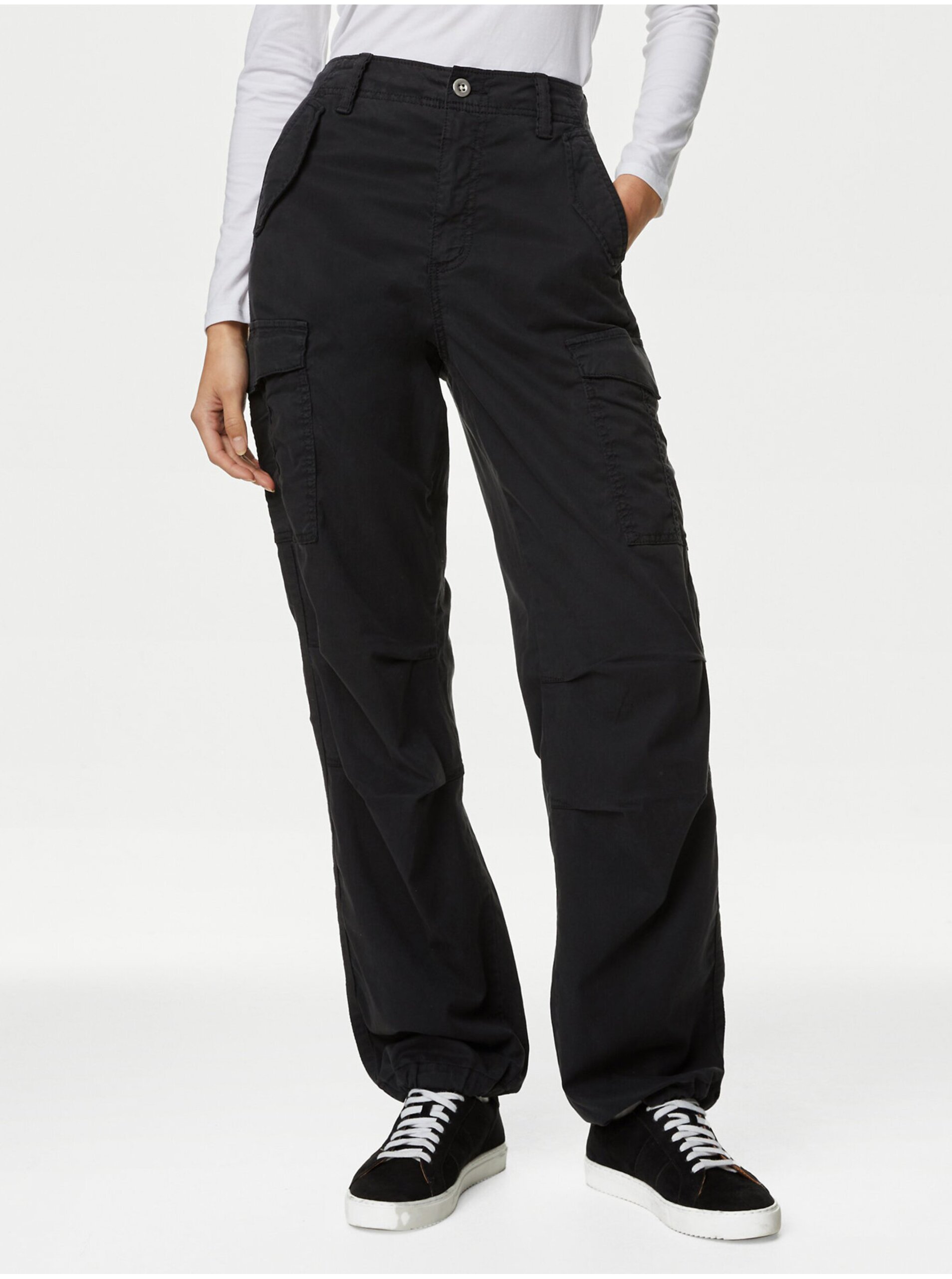 Levně Černé dámské kapsáčové kalhoty Marks & Spencer