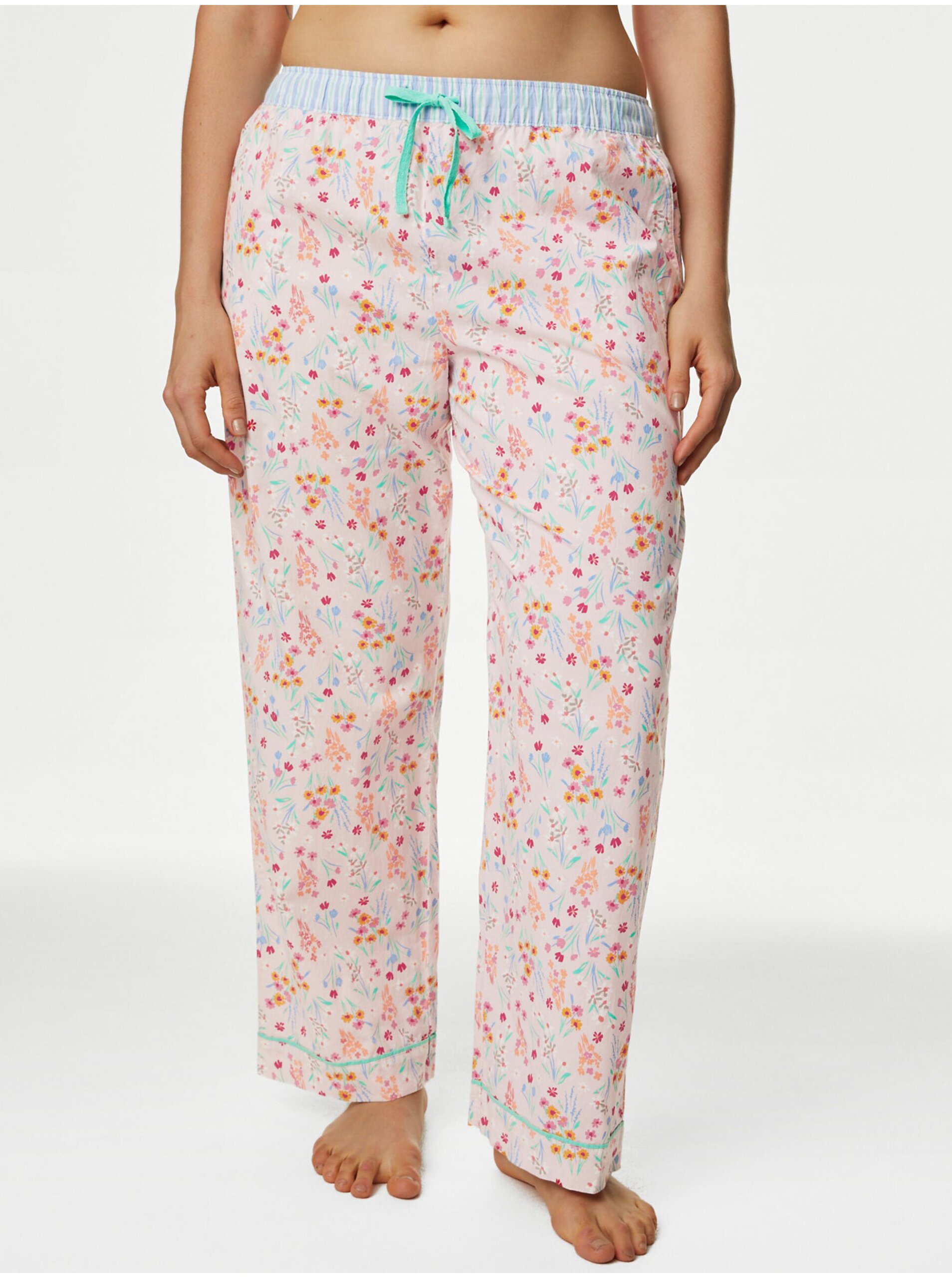 Lacno Světle růžové dámské květované pyžamové kalhoty Marks & Spencer